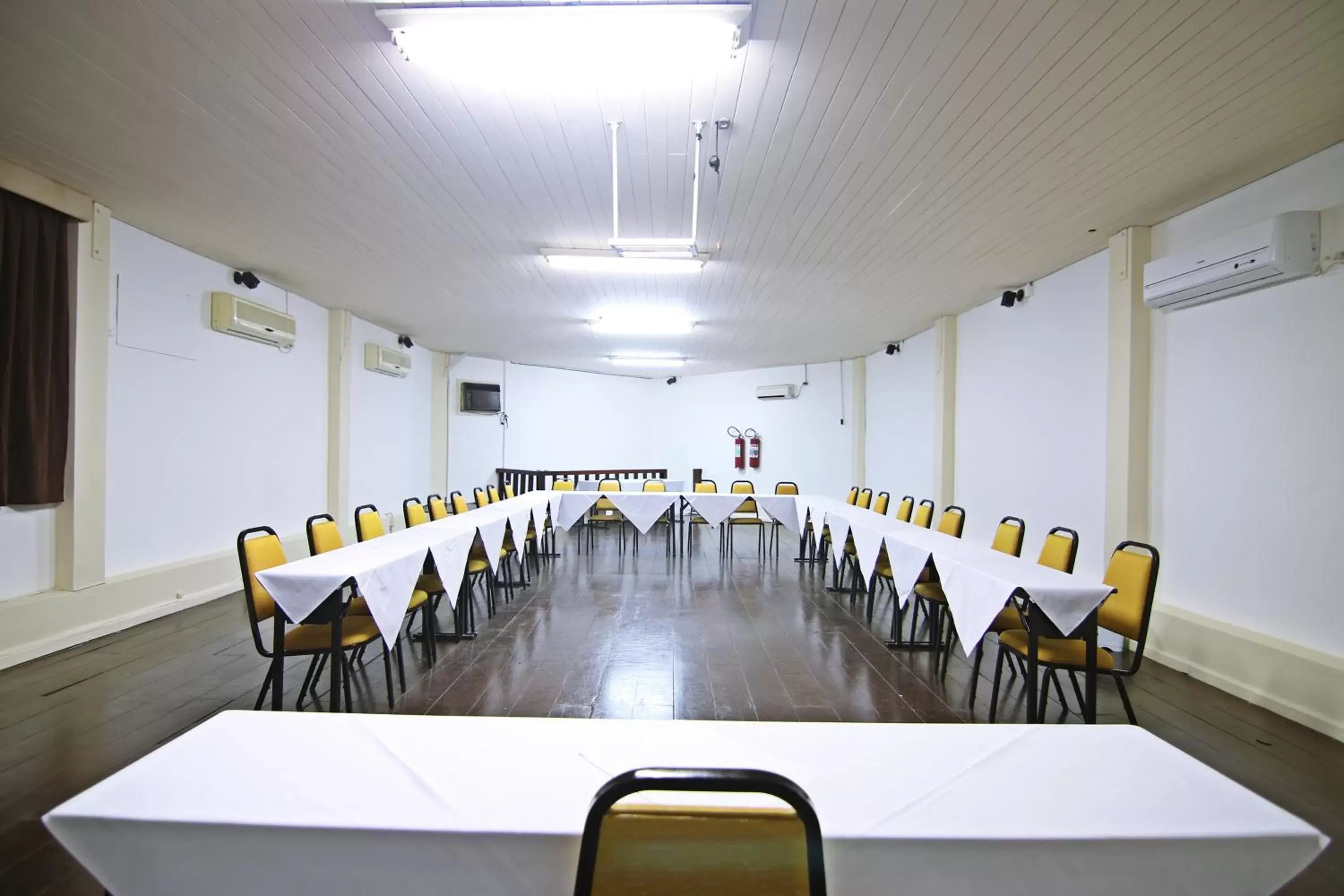 Banquet/Function facilities, Business Area/Conference Room in Samba Angra dos Reis