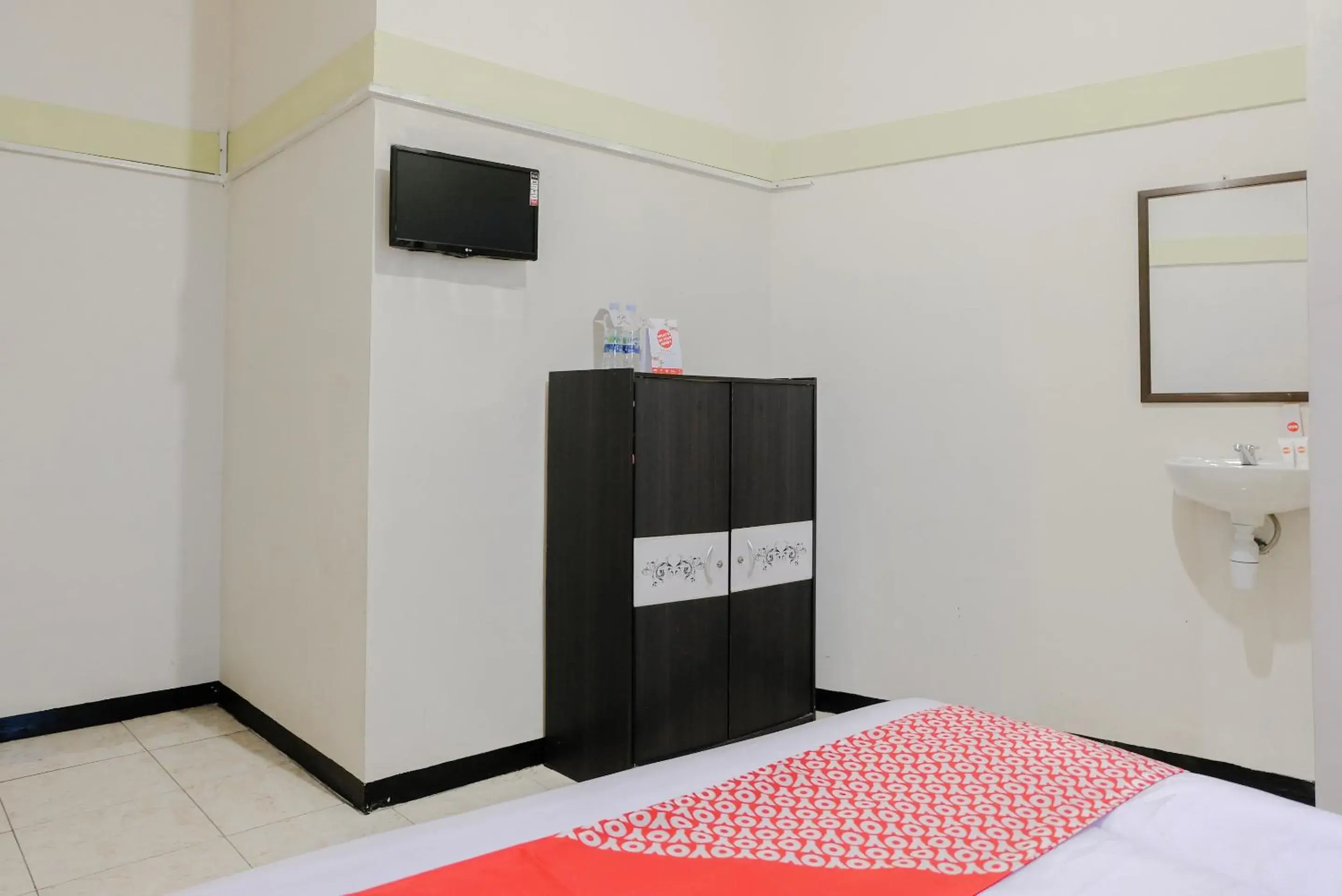 Bedroom, TV/Entertainment Center in OYO 894 Nusa Indah Homestay Syariah