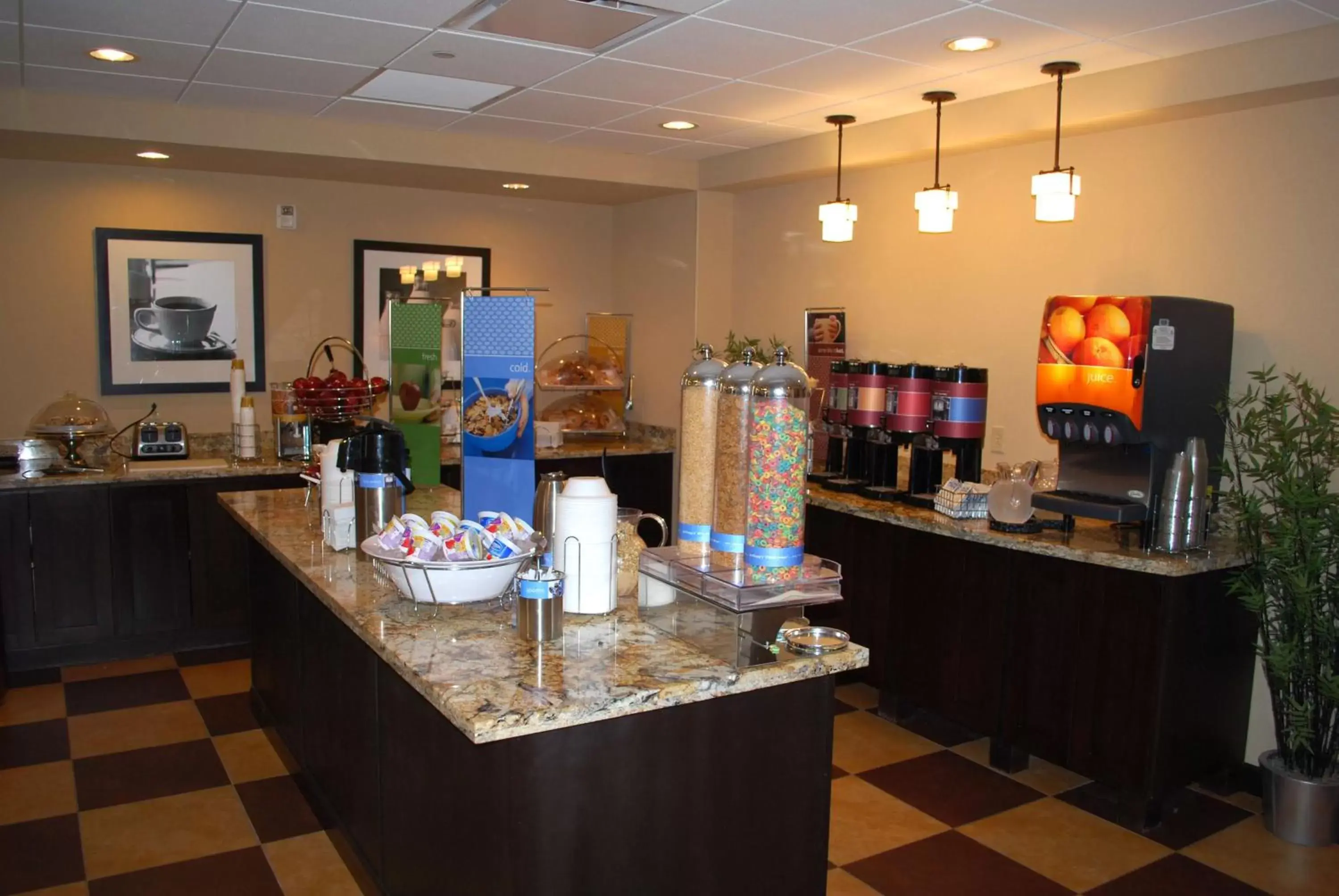 Dining area in Hampton Inn & Suites Phoenix/Gilbert