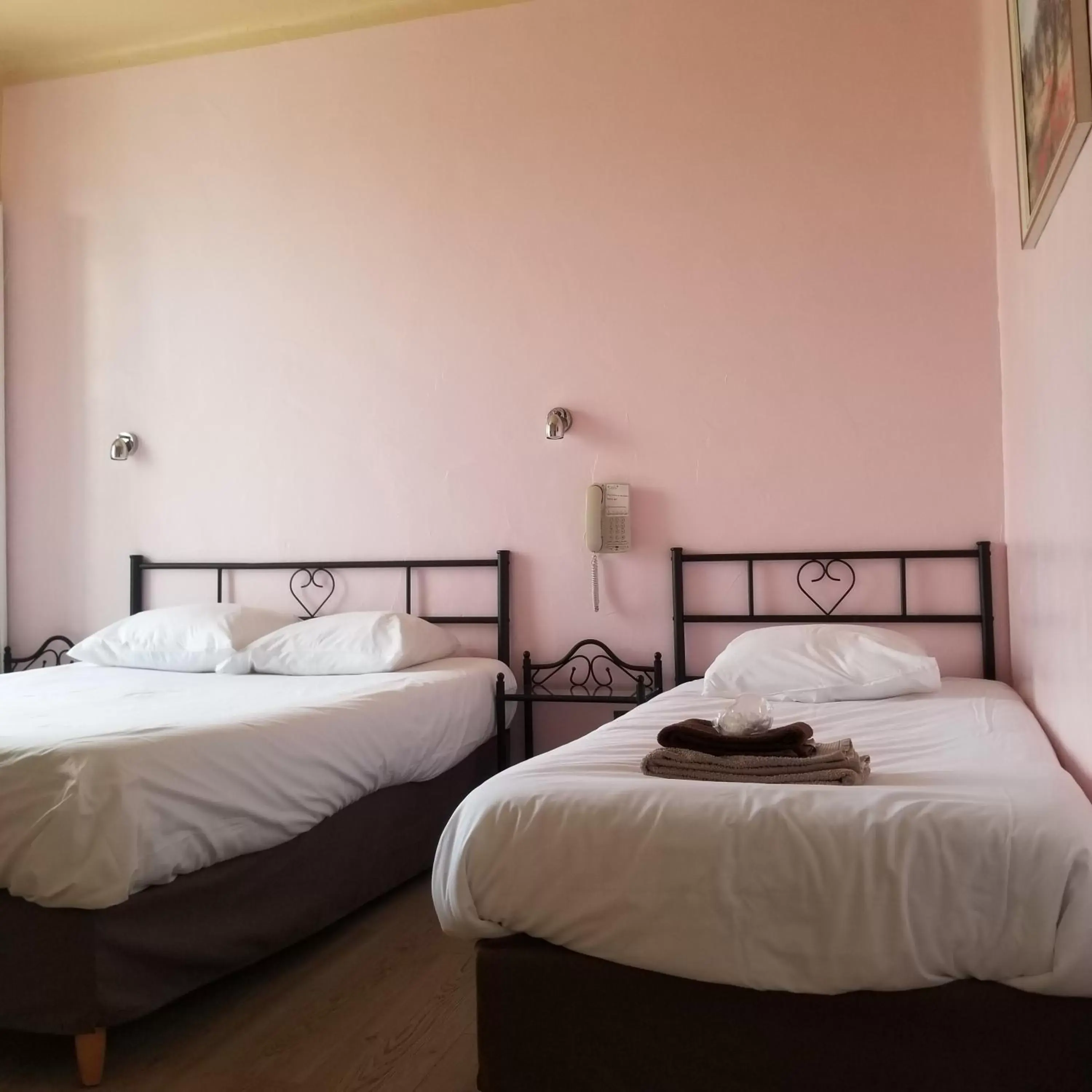 Bedroom, Bed in L'Hôtel du Terreau Logis de France