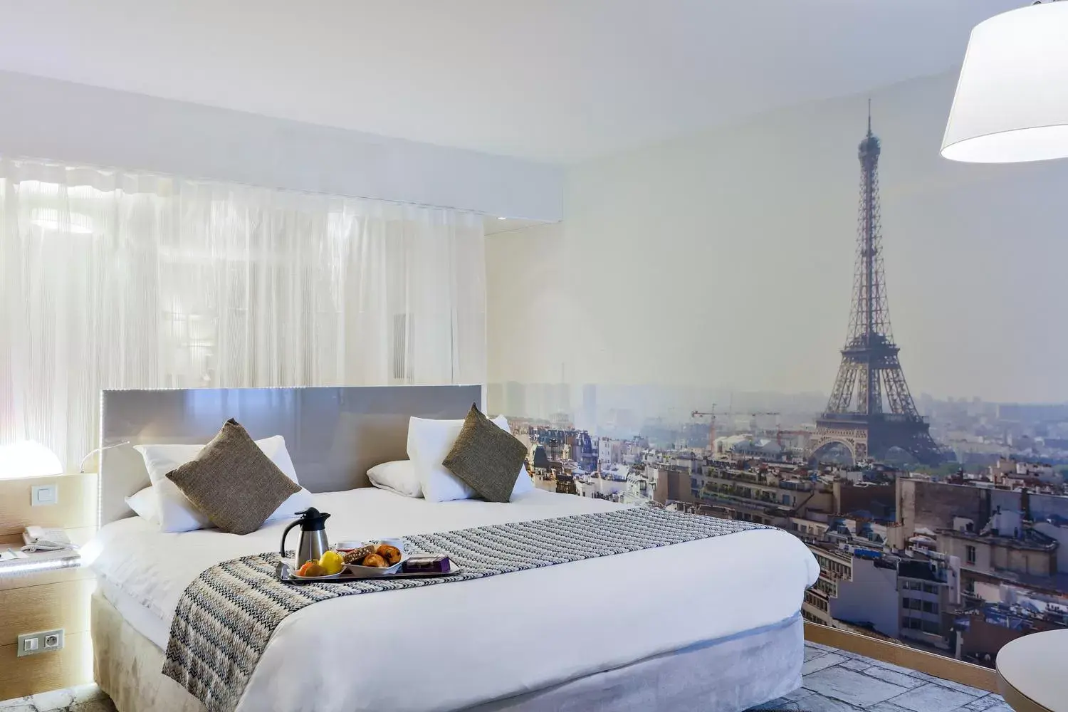 Photo of the whole room, Bed in Mercure Paris Vaugirard Porte De Versailles