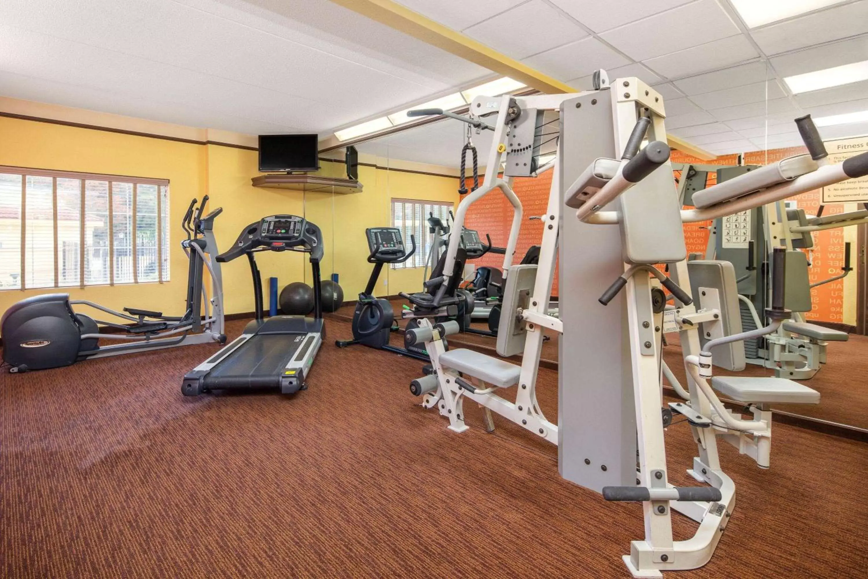 Fitness centre/facilities, Fitness Center/Facilities in La Quinta by Wyndham Atlanta Ballpark/Galleria