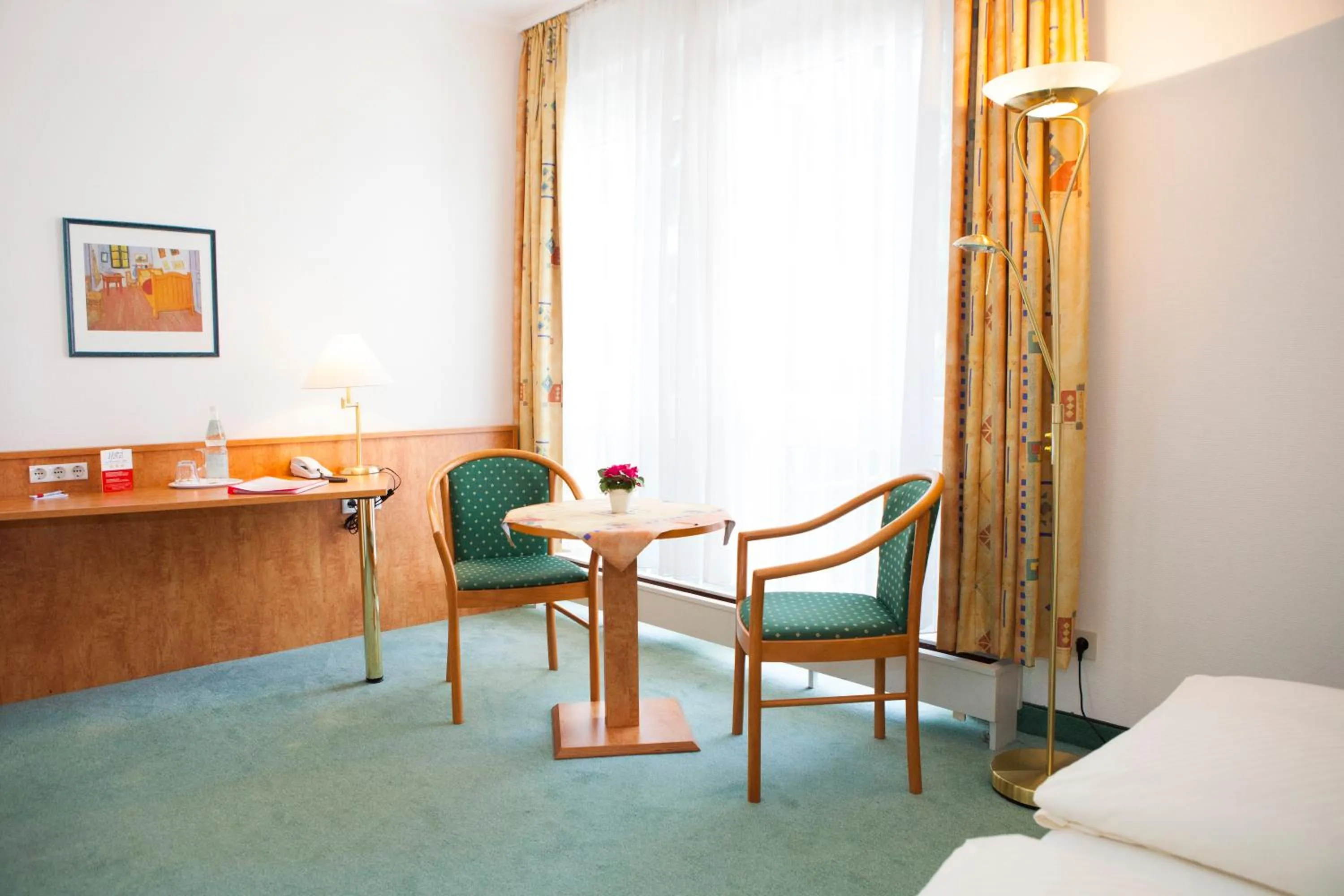Seating area, Bed in Hotel Am Düsseldorfer Platz