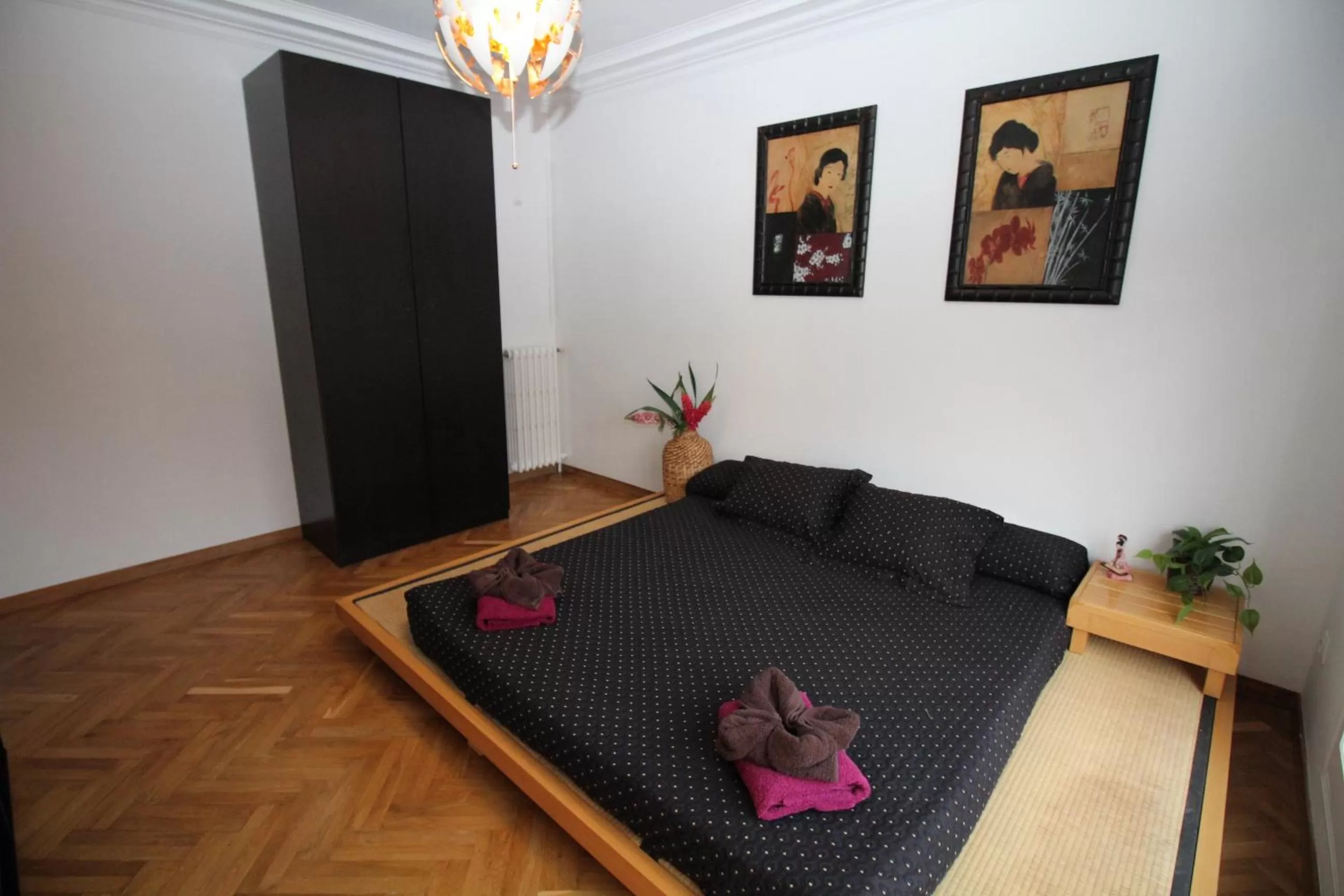 Bed in Nuevo Balmes Habitaciones