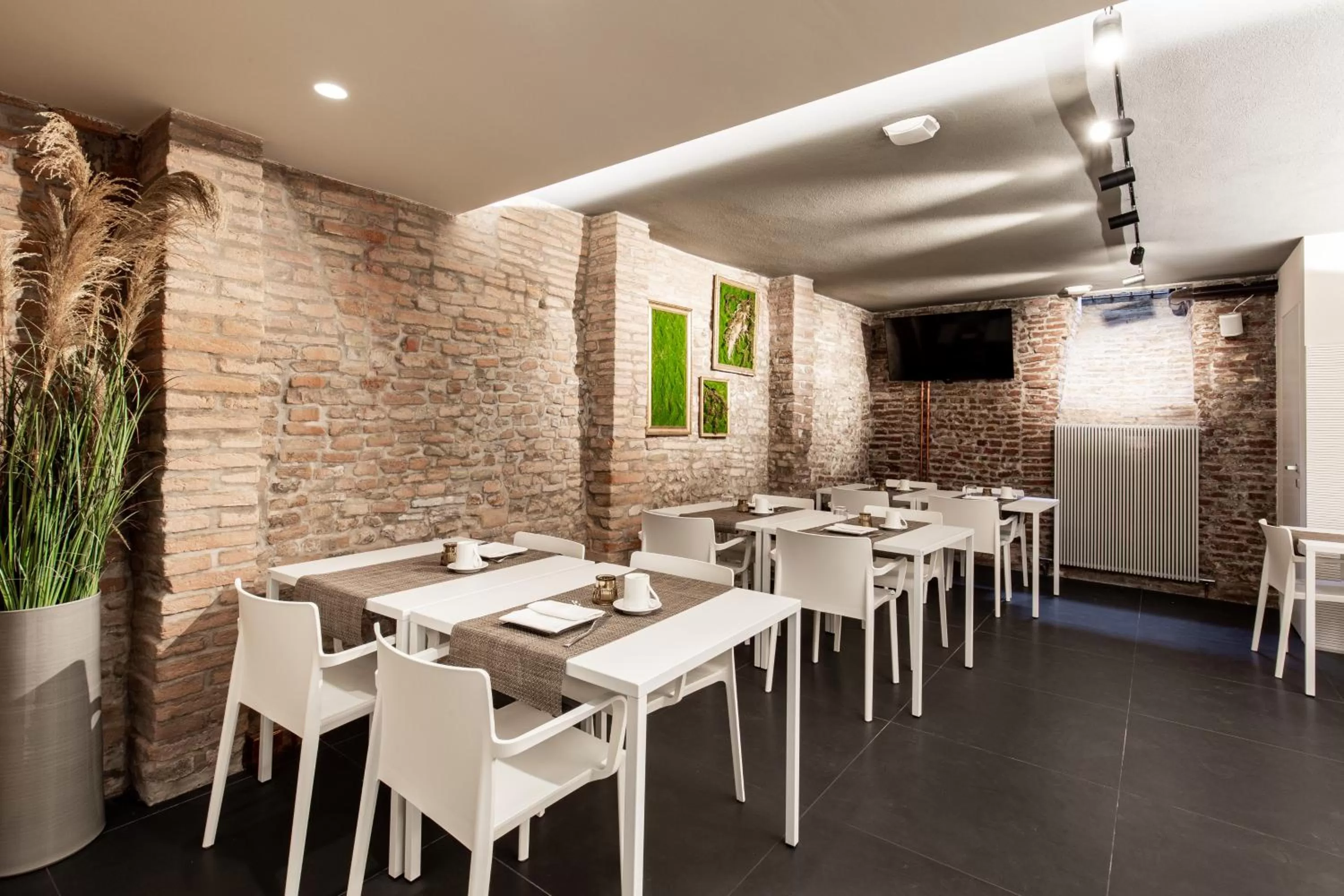 Restaurant/places to eat in RB del Teatro&Apartaments