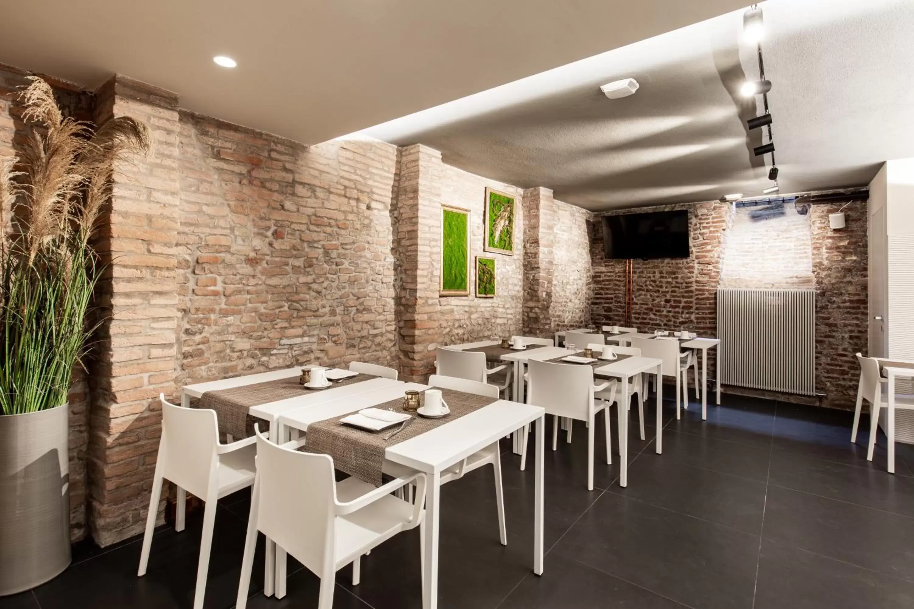 Restaurant/Places to Eat in RB del Teatro&Apartaments
