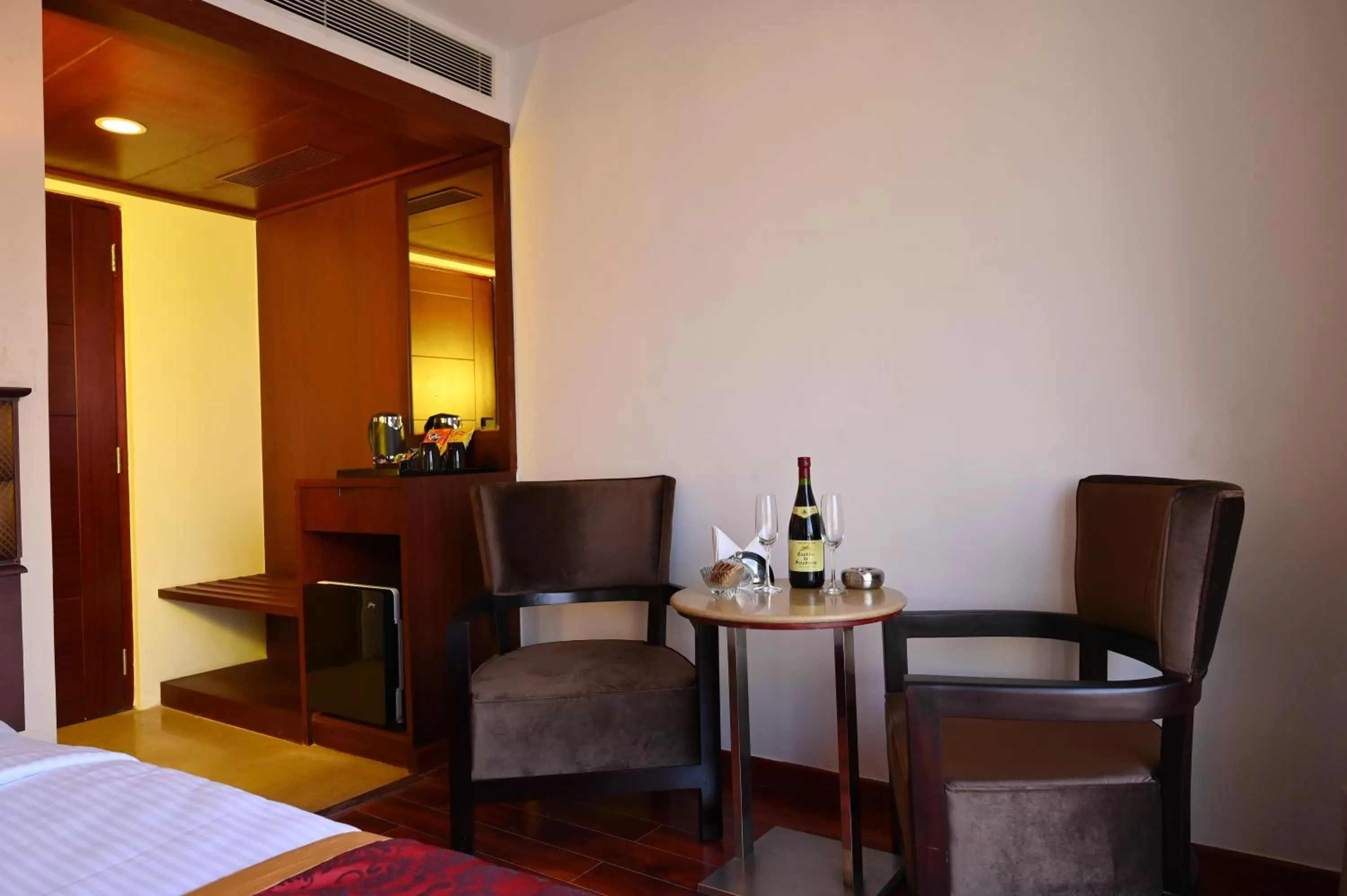 Seating area in Raaj Bhaavan Clarks Inn Chennai