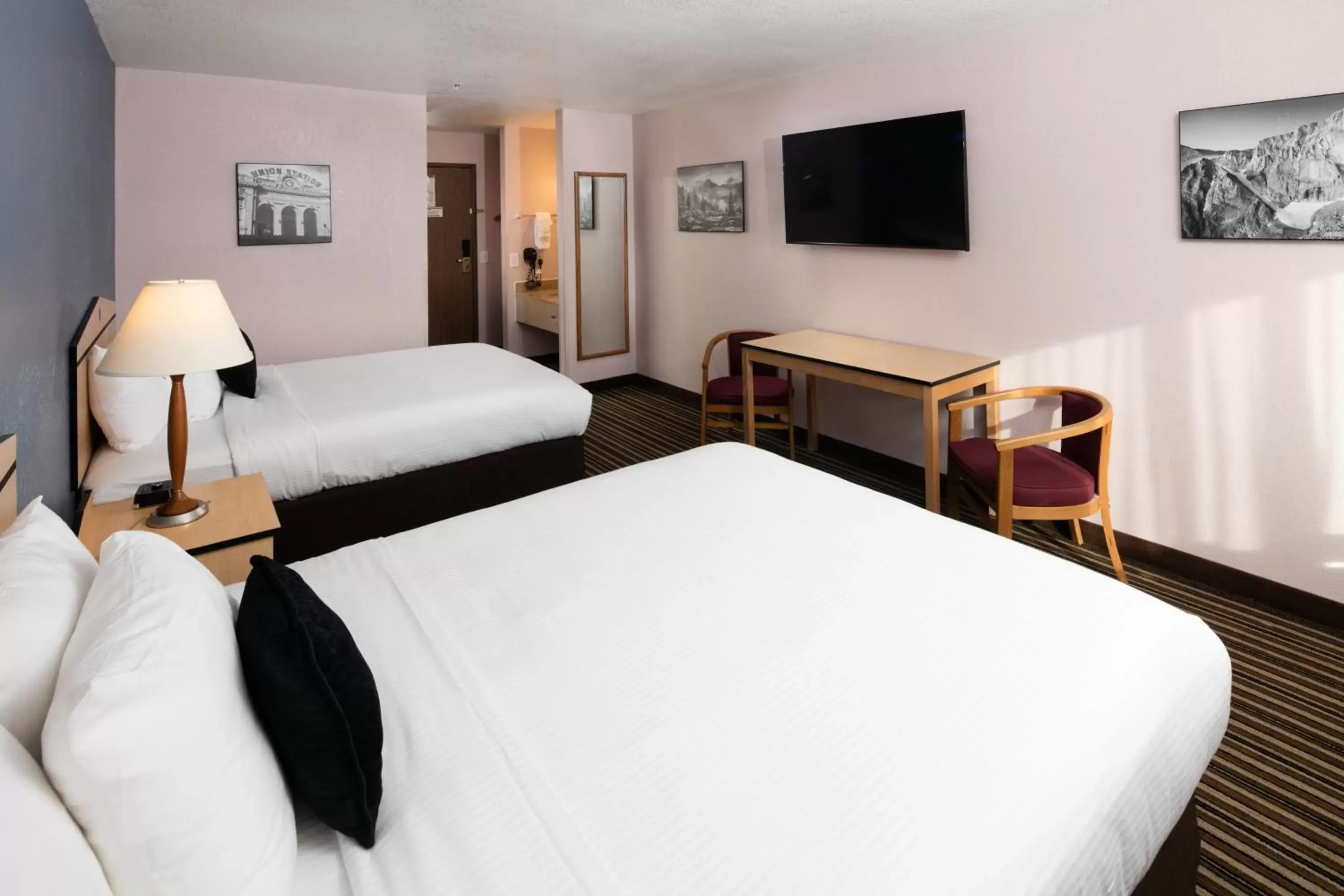 Bed in SYLO Hotel Denver Airport, a Ramada by Wyndham