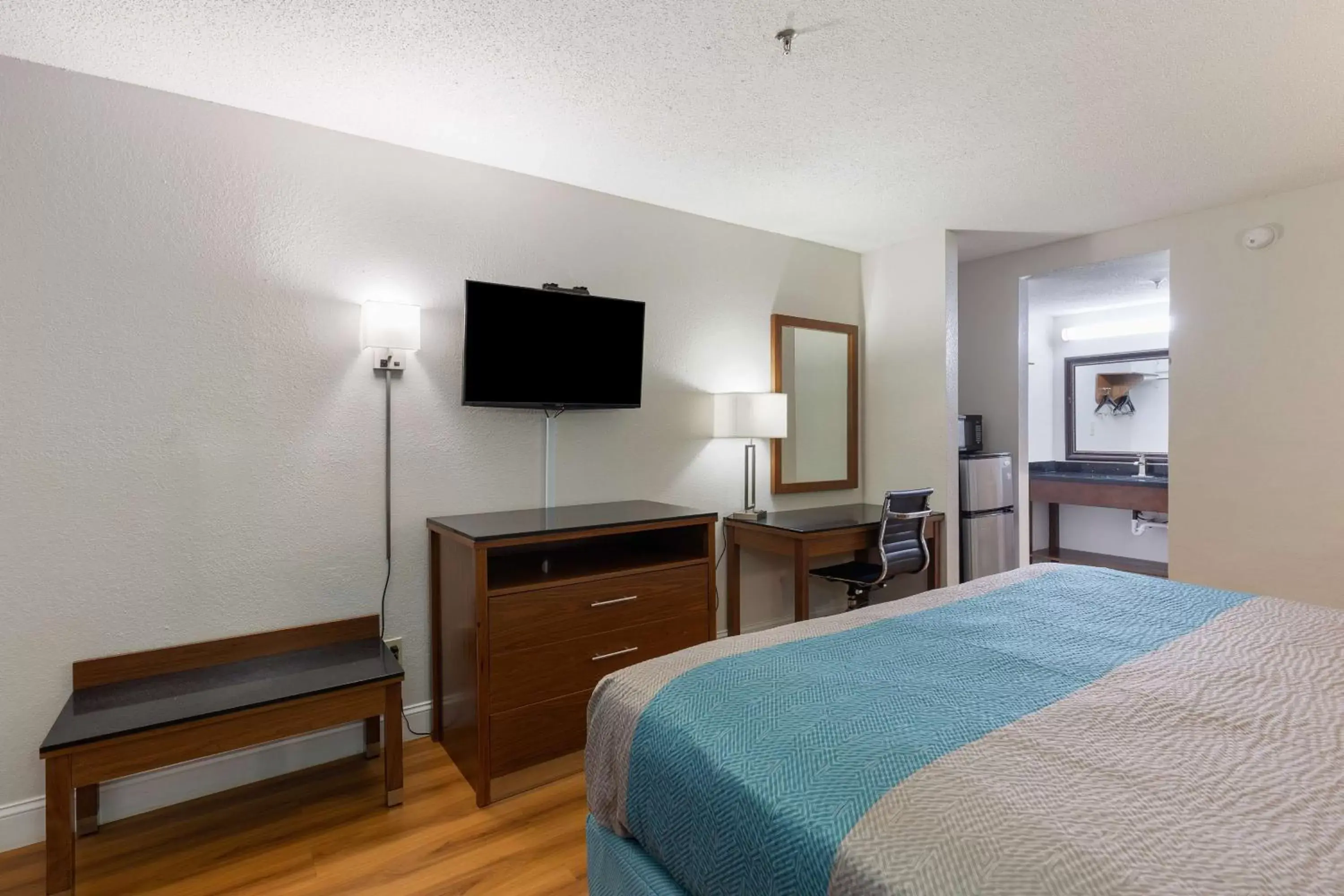 TV and multimedia, Bed in Motel 6-Albany, GA