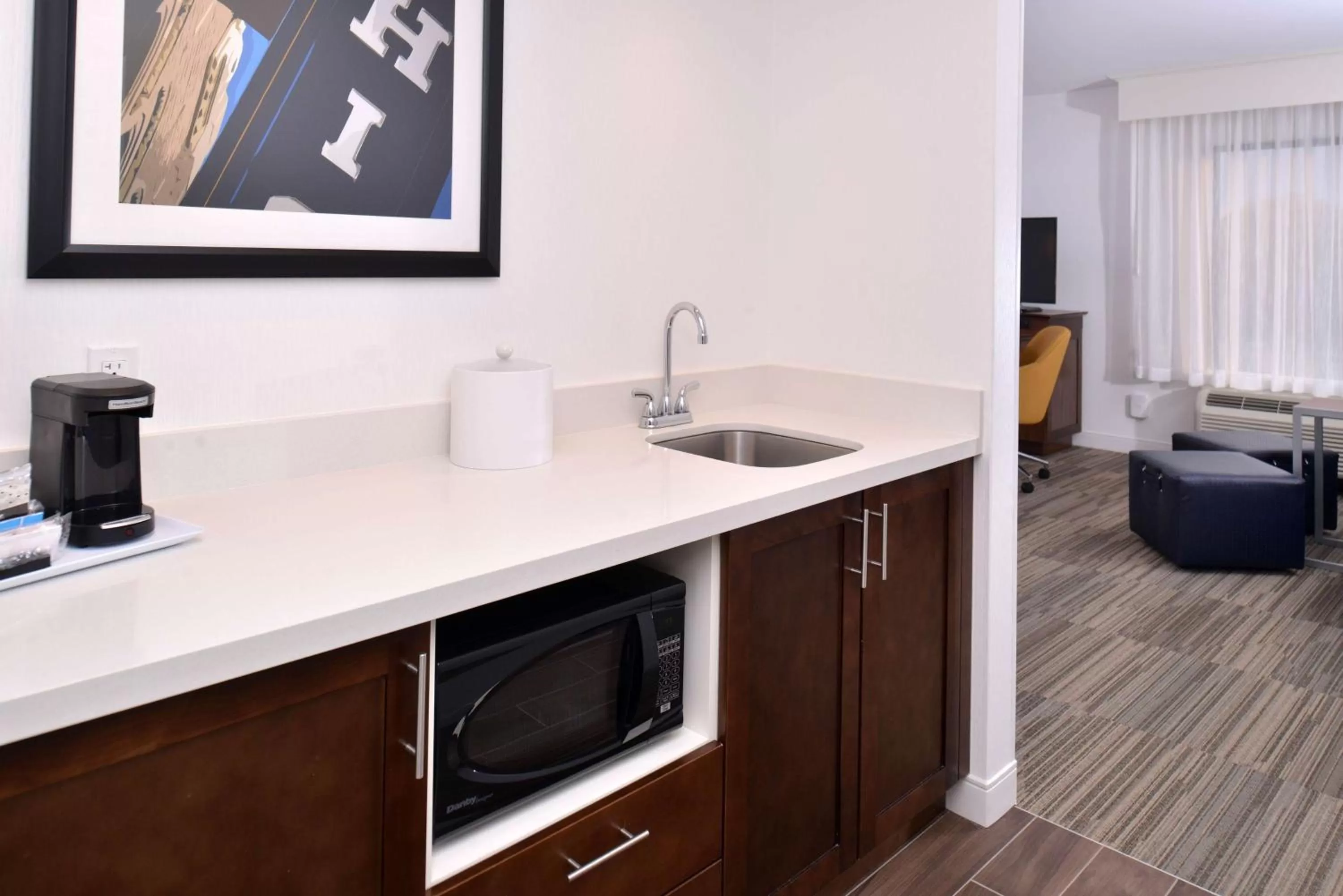Kitchen or kitchenette in Hampton Inn & Suites Ann Arbor West