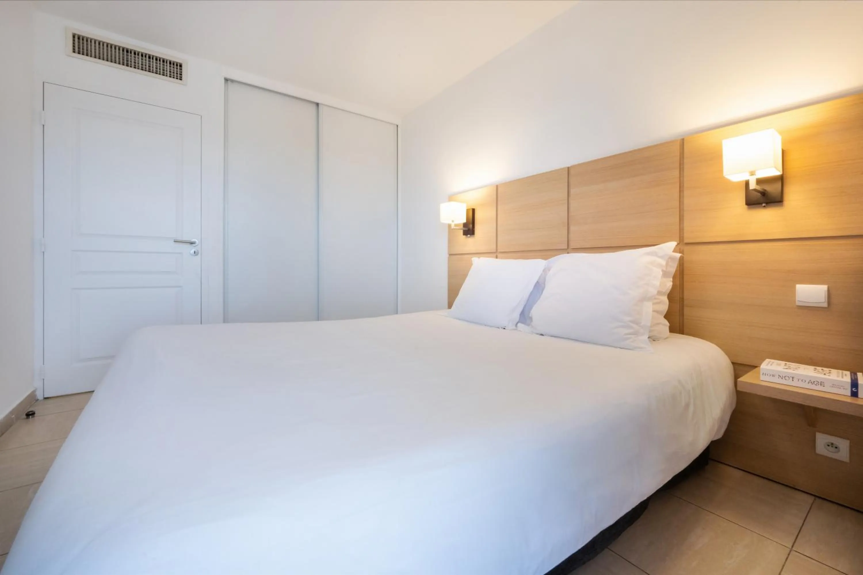 Bedroom, Bed in Nemea Appart Hotel Le Lido Cagnes sur Mer