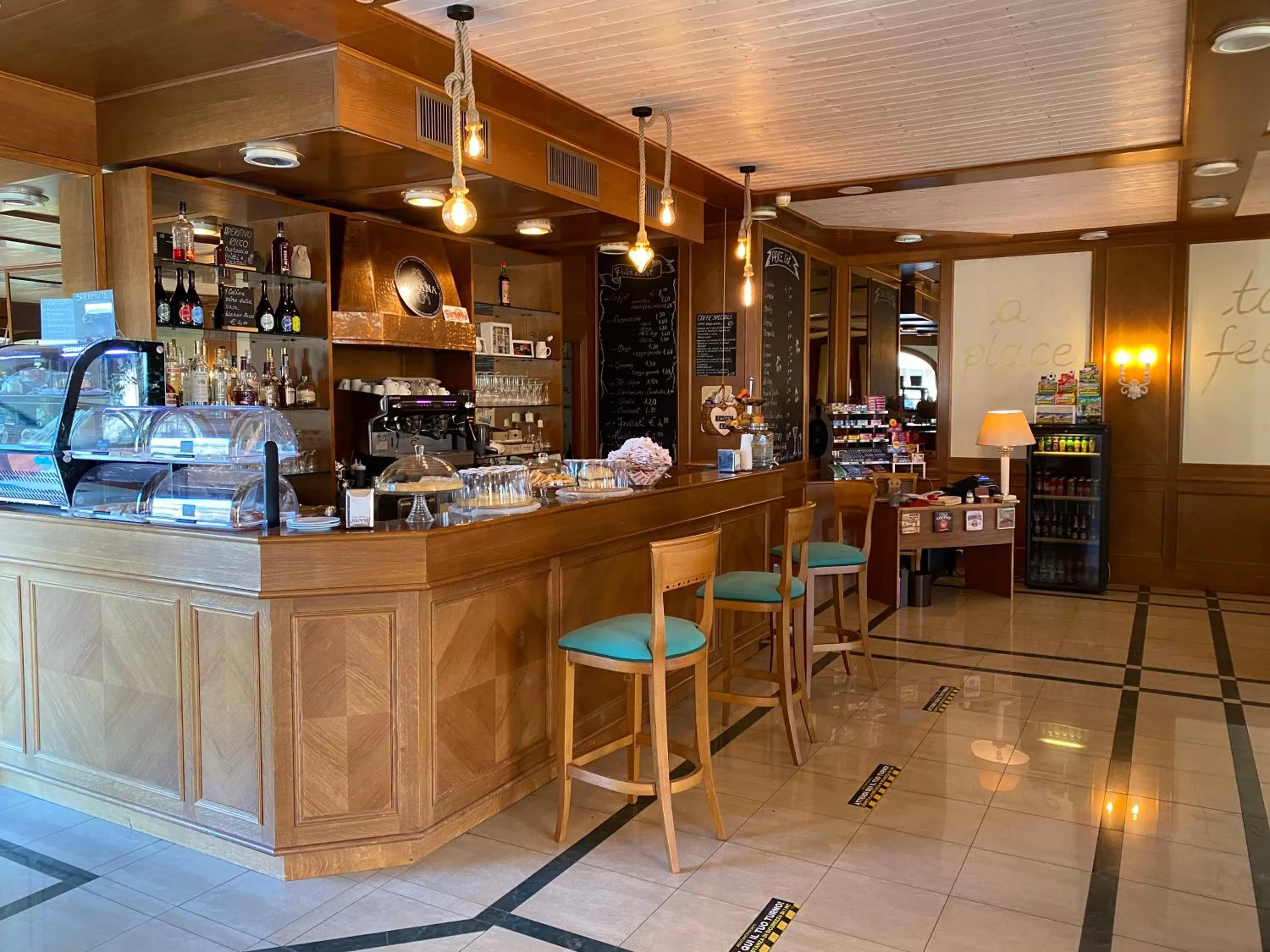 Lounge or bar in Park Hotel Imperatore Adriano