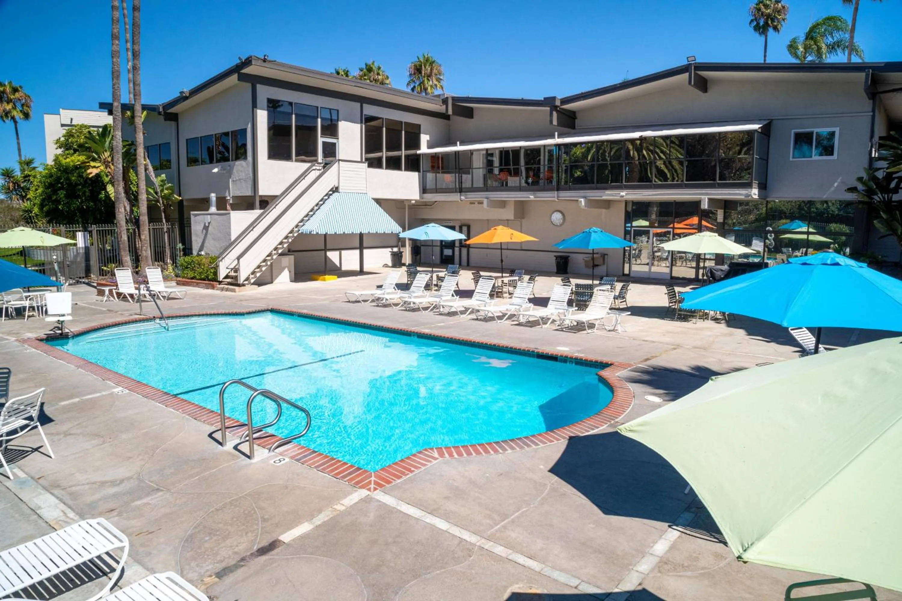 Swimming pool in San Clemente Inn