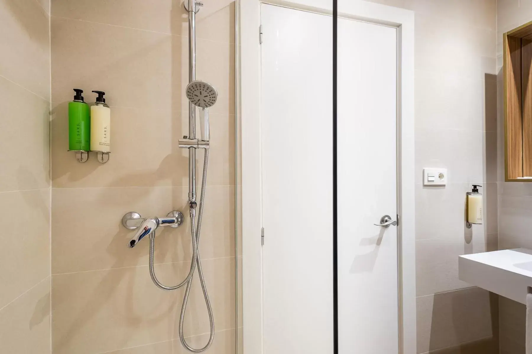 Bathroom in Intelier Orange Bathroom in Intelier Orange