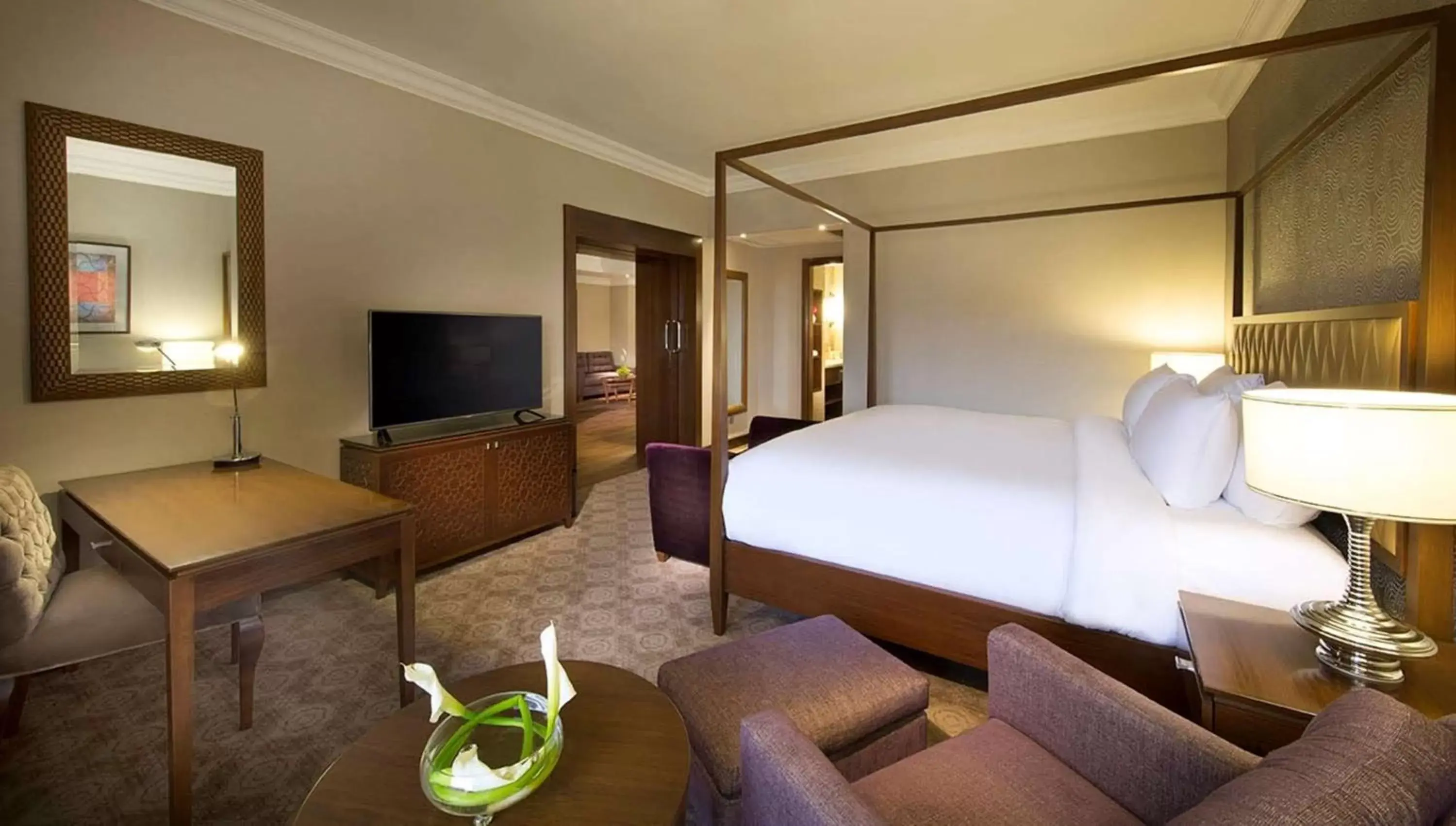 Bed in Hilton Alexandria King's Ranch Hotel Bed in Hilton Alexandria King's Ranch Hotel