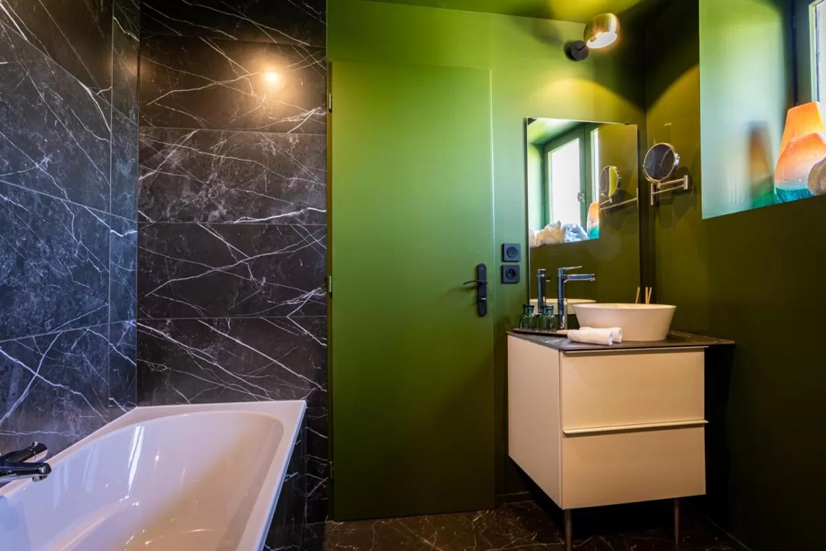 Bathroom in Hôtel - Restaurant Le Globe