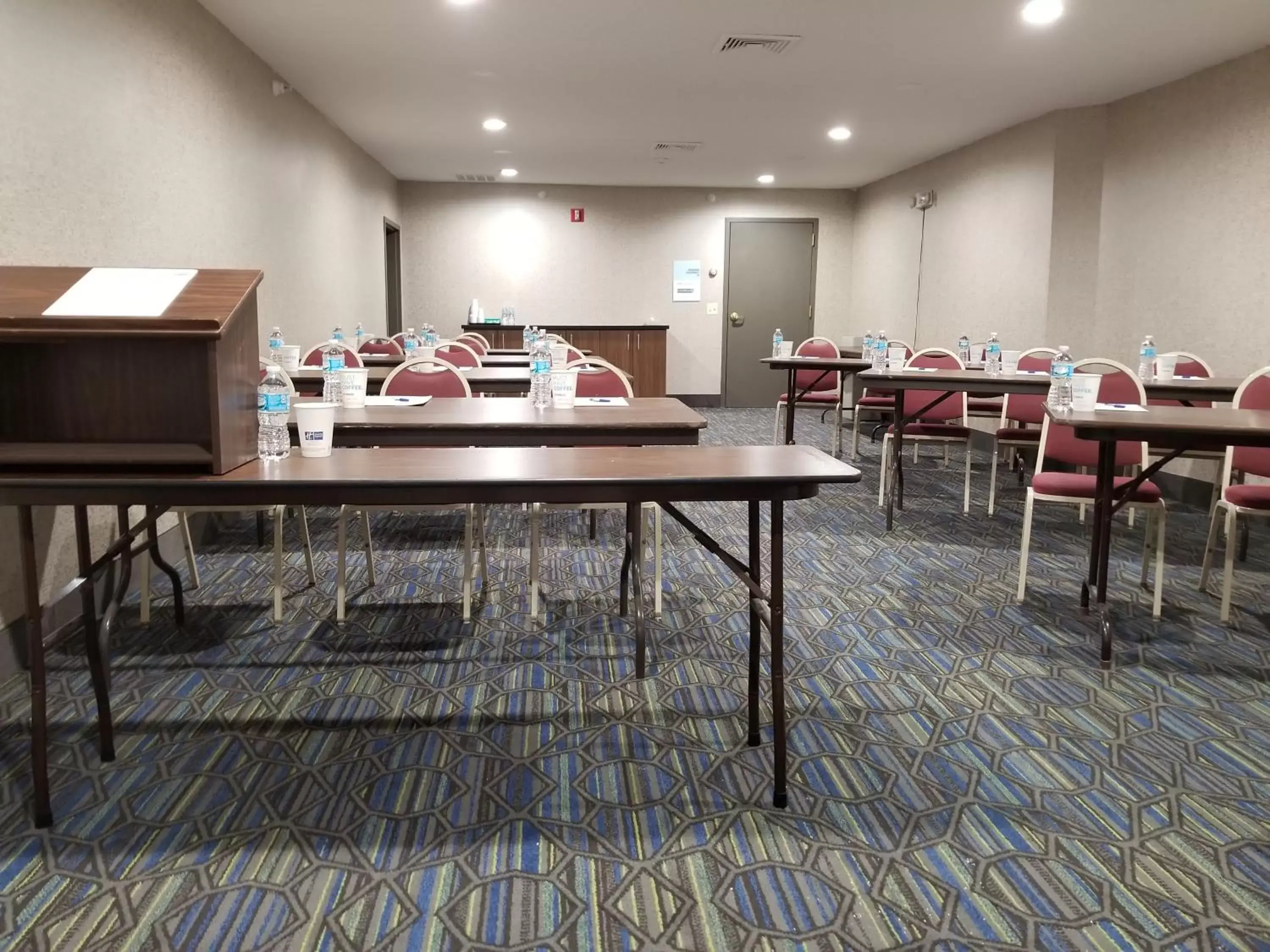 Meeting/conference room, Restaurant/Places to Eat in Holiday Inn Express Birch Run-Frankenmuth Area, an IHG Hotel