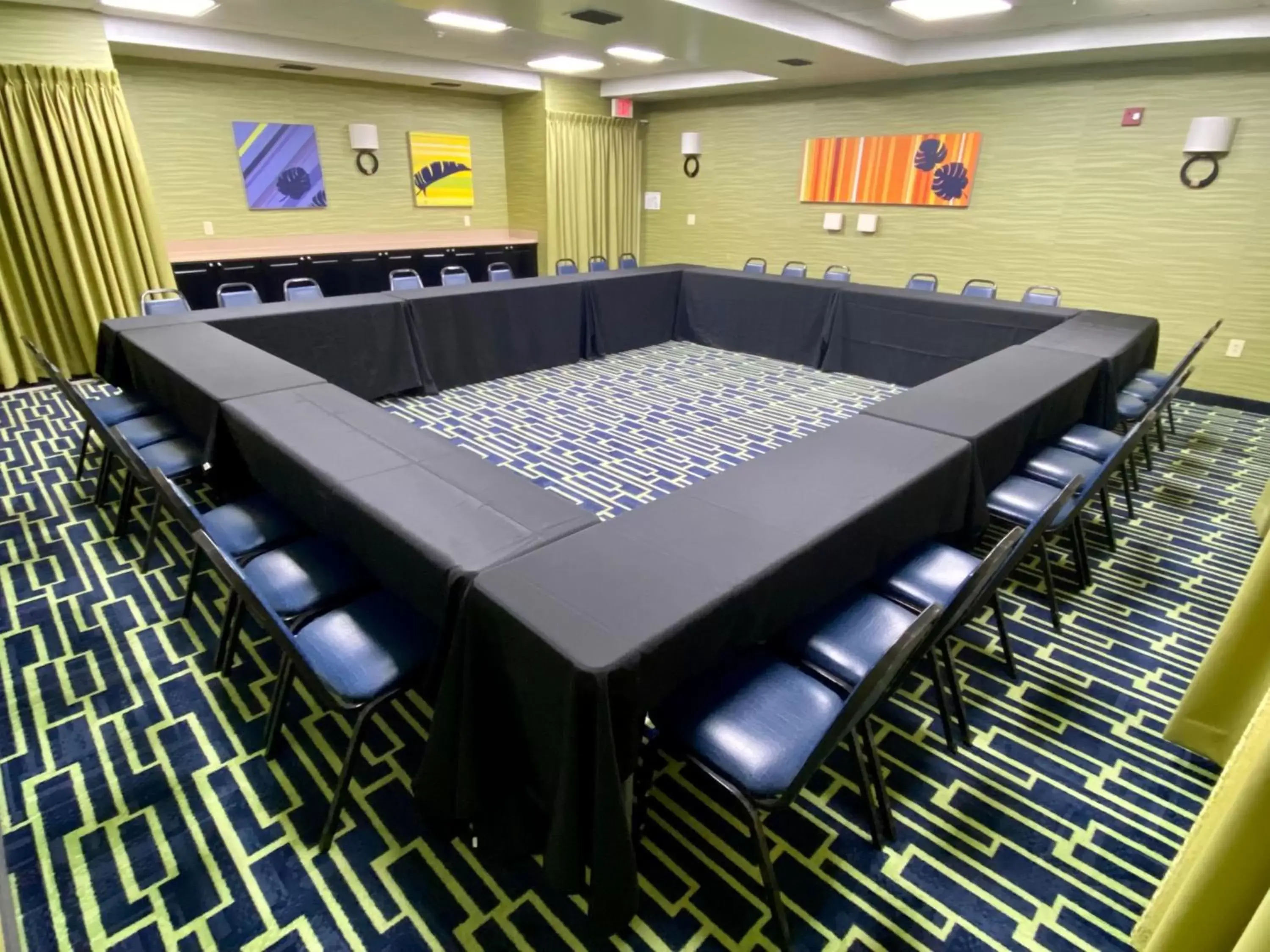 Meeting/conference room in Holiday Inn Express & Suites Plant City, an IHG Hotel