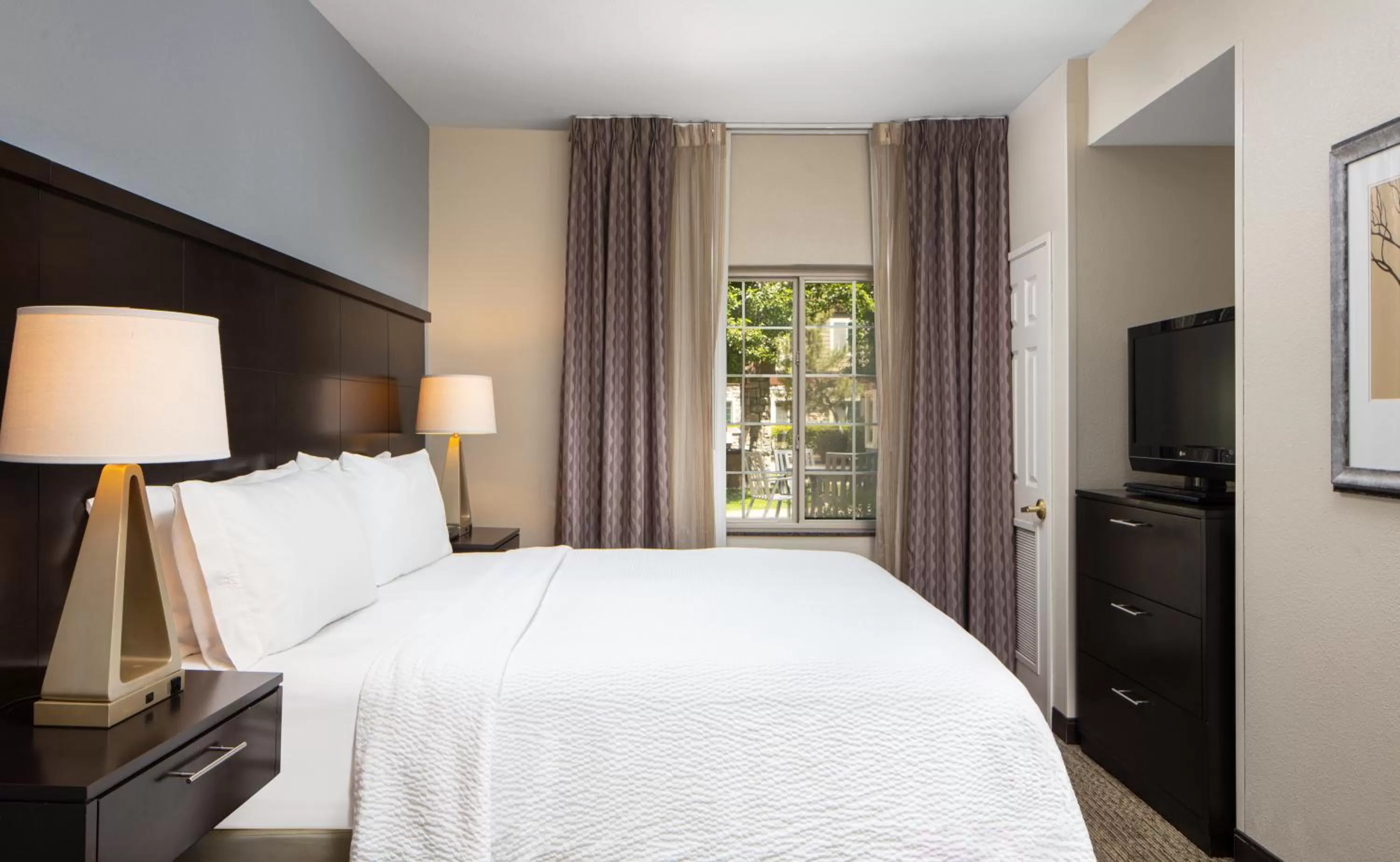 Bed in Staybridge Suites Fairfield Napa Valley Area by IHG