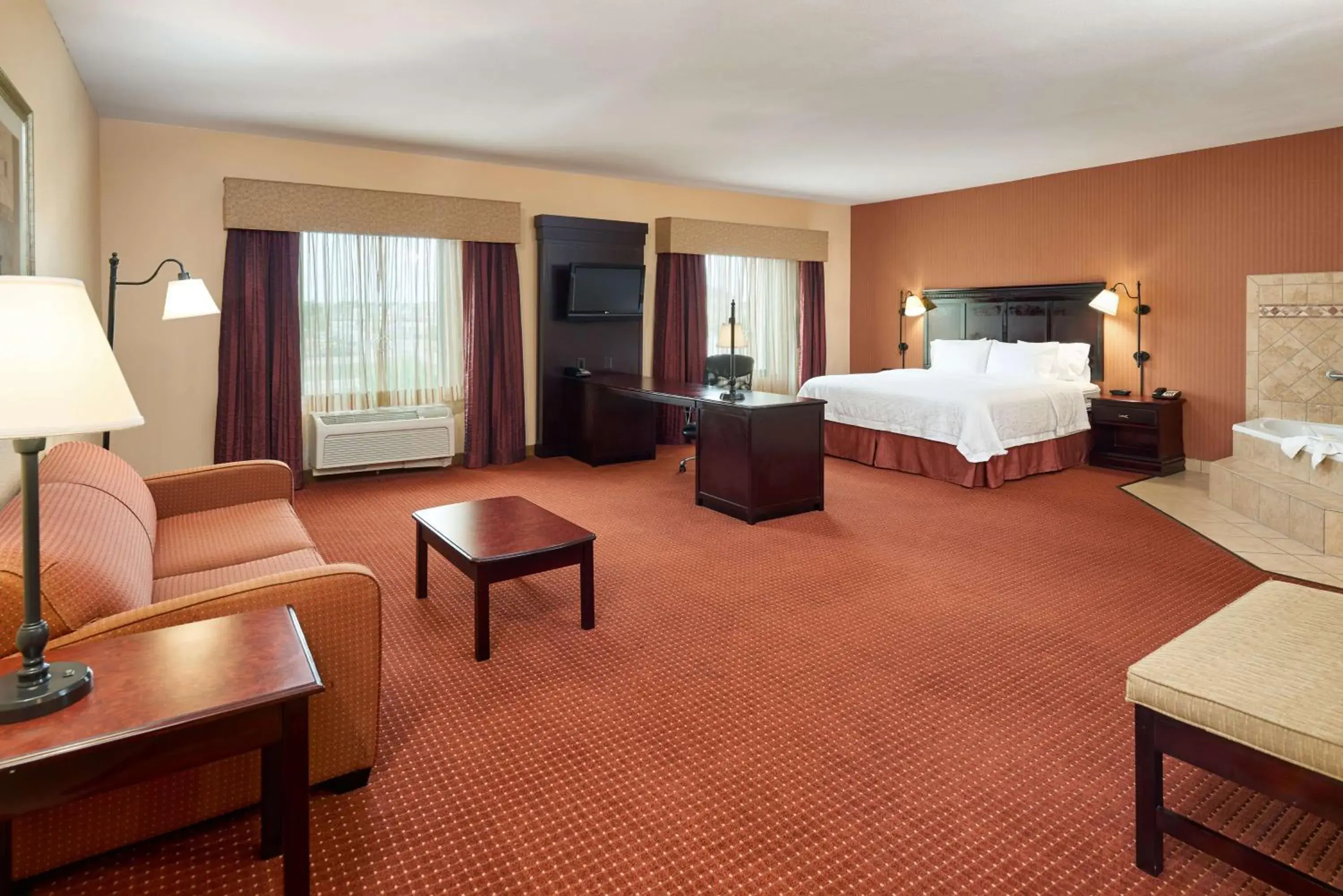 Bedroom in Hampton Inn & Suites Austin South Buda