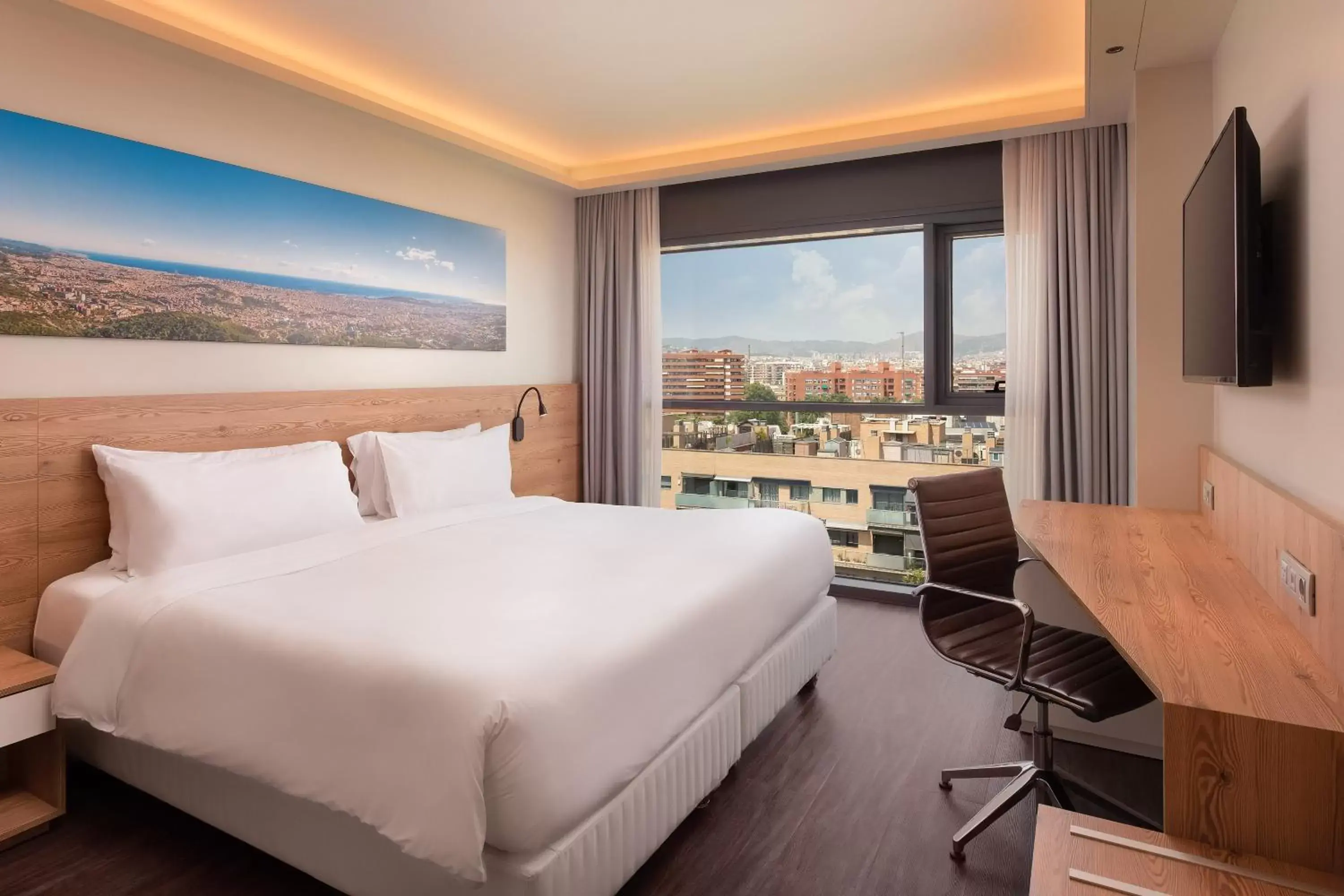 Photo of the whole room in Four Points by Sheraton Barcelona Diagonal