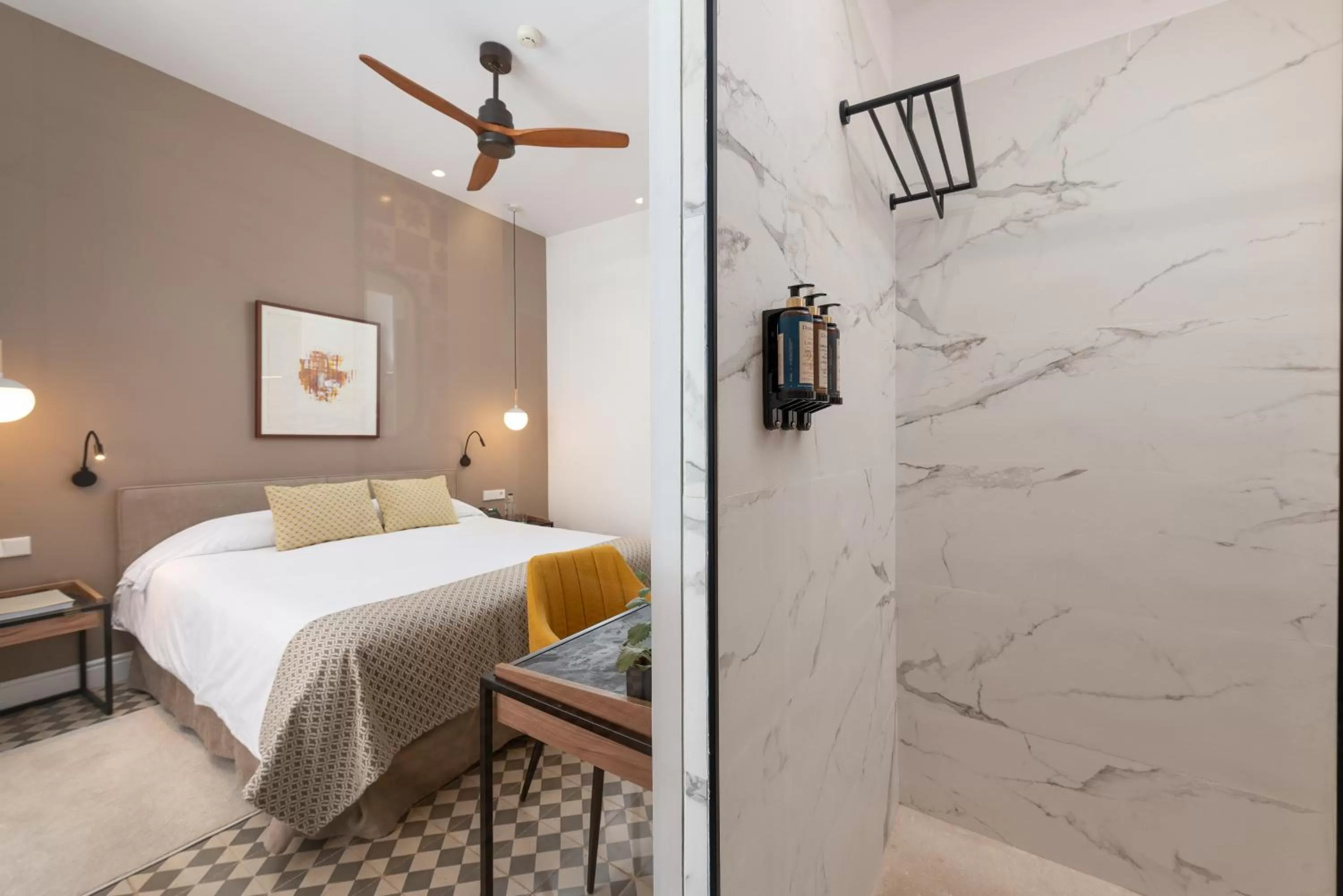 Shower, Bed in Hotel Can Quetglas