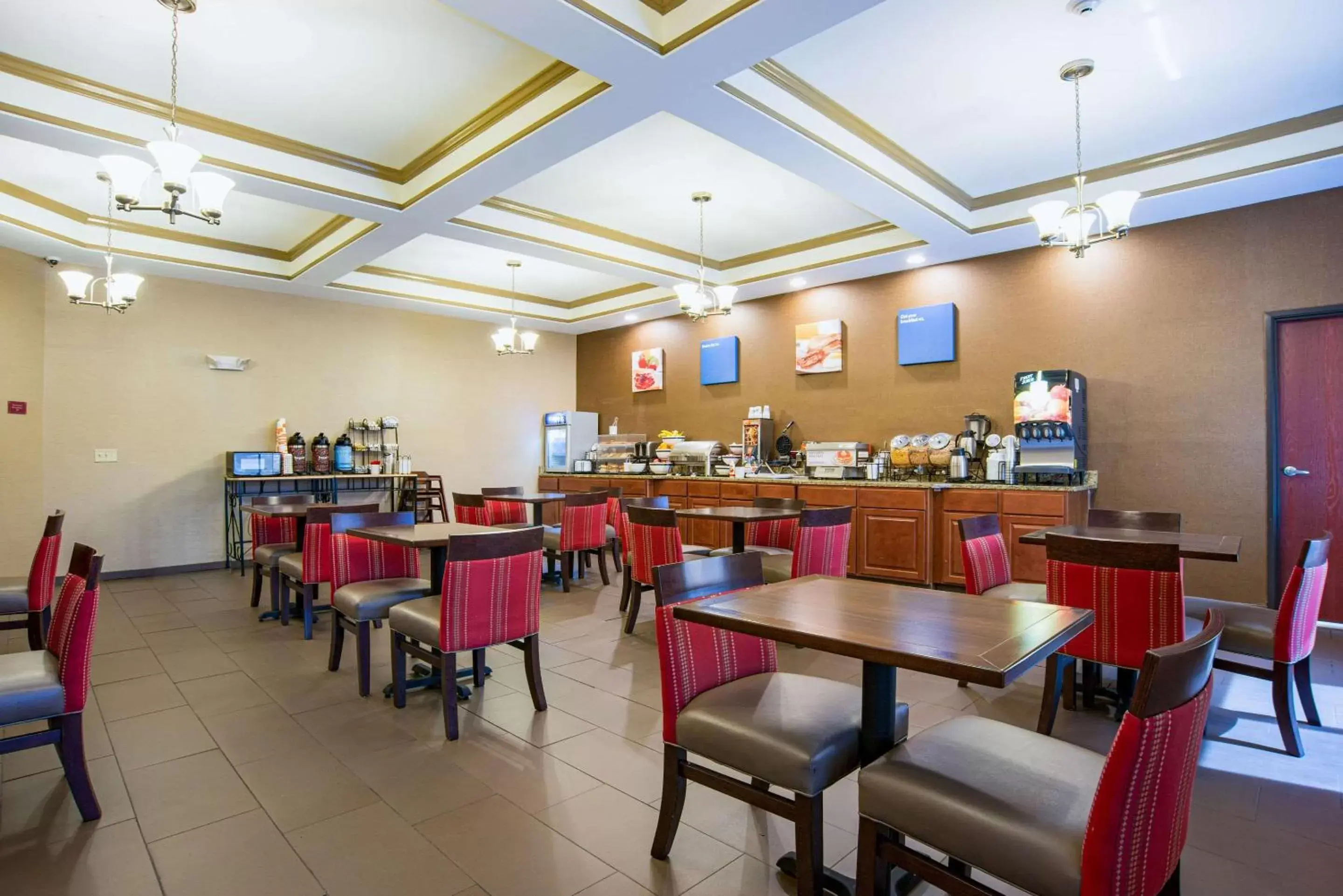 Restaurant/Places to Eat in Comfort Inn Naugatuck-Shelton, CT