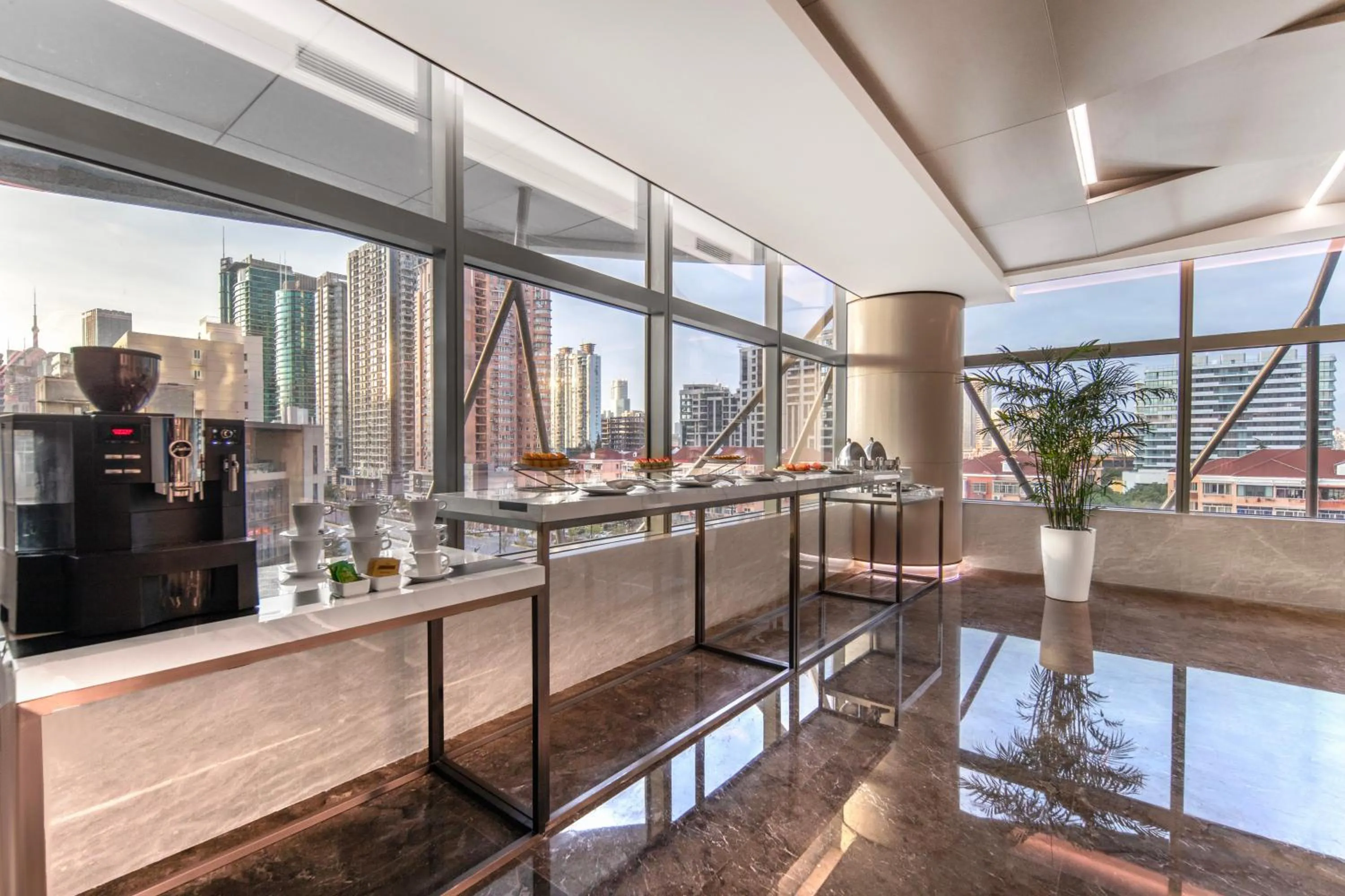 Banquet/Function facilities in Novotel Atlantis Shanghai - Enjoy our great-valued breakfast in our rooftop revolving restaurant with a stunning river view & utilize our FREE self-serviced laundry