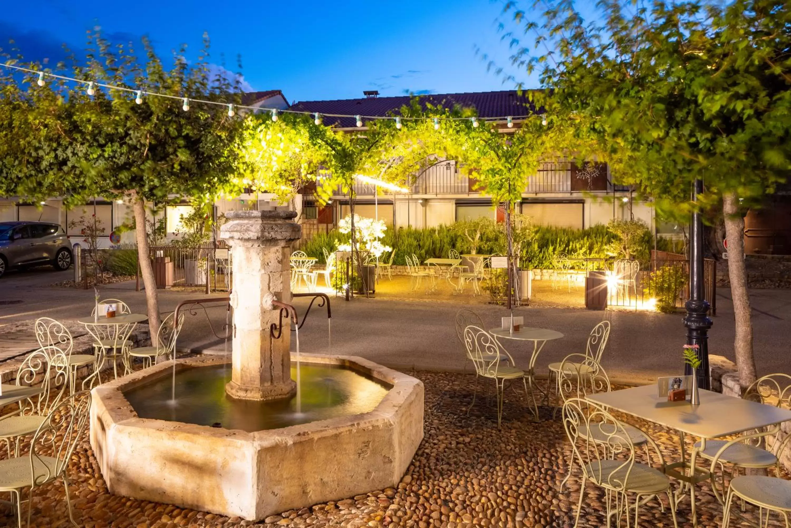 Patio, Property Building in Terre de Provence Hôtel & Spa