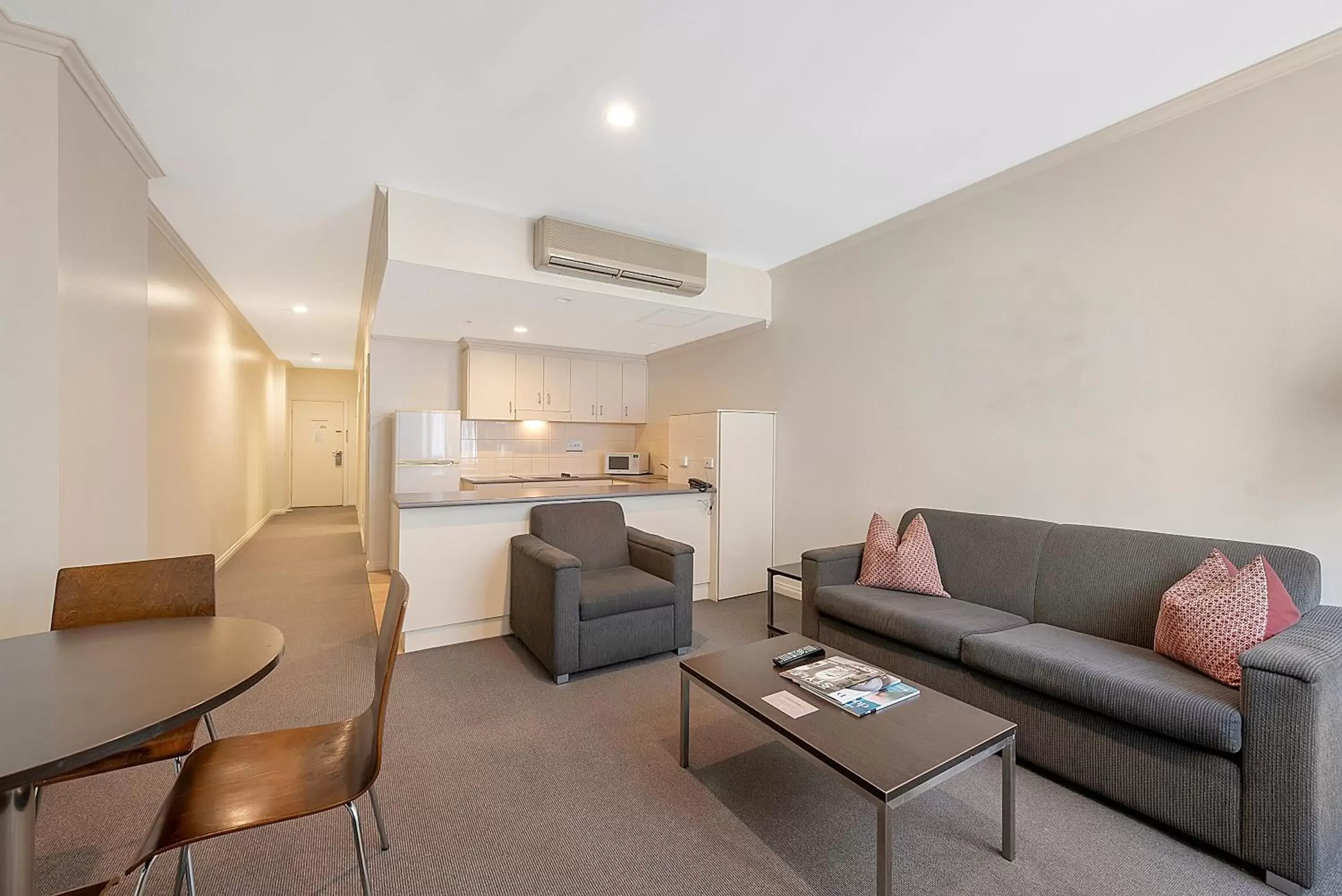 Living room, Seating Area in Franklin Apartments