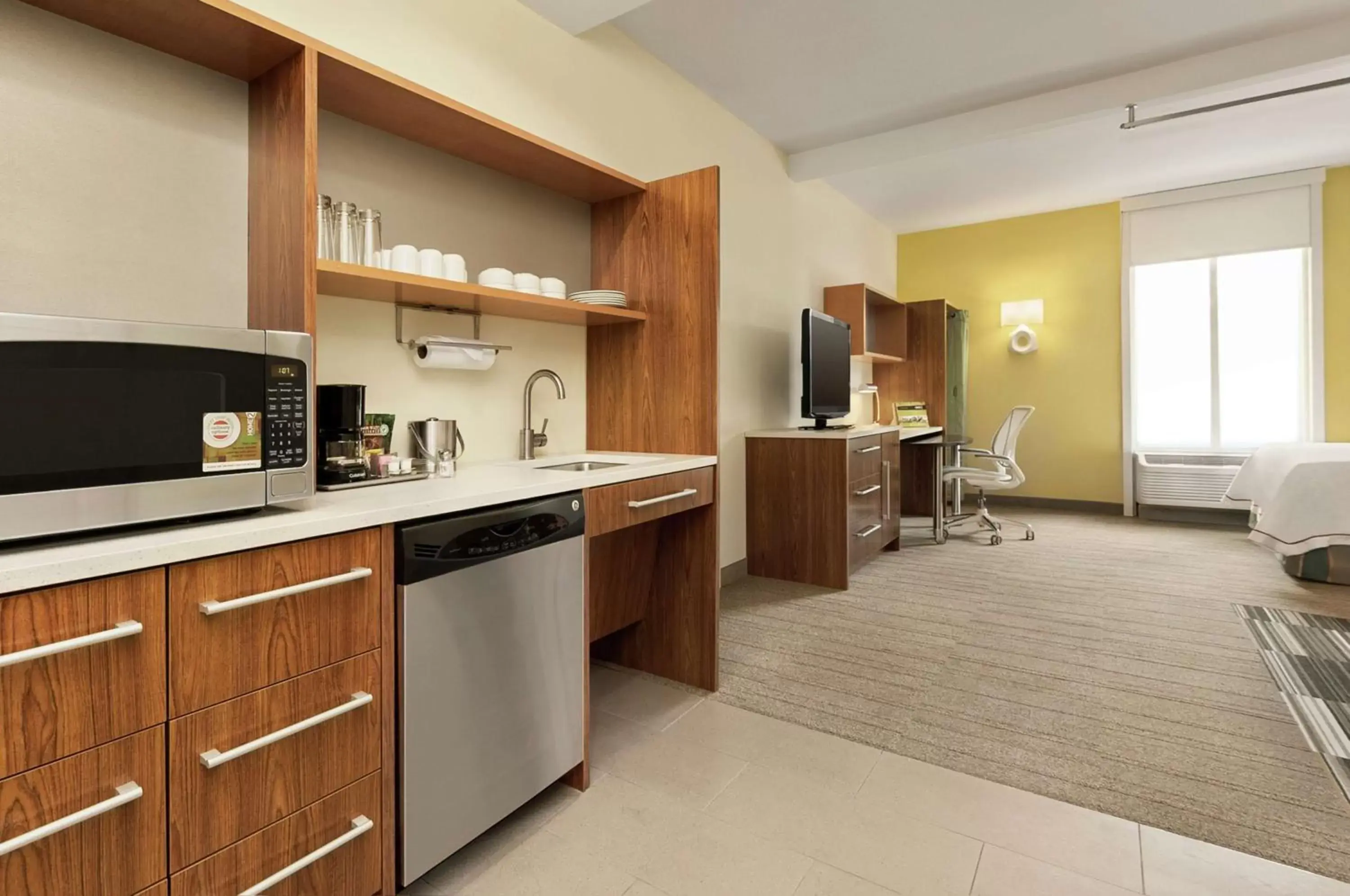 Bedroom, Kitchen/Kitchenette in Home2 Suites by Hilton Biloxi/North/D'Iberville