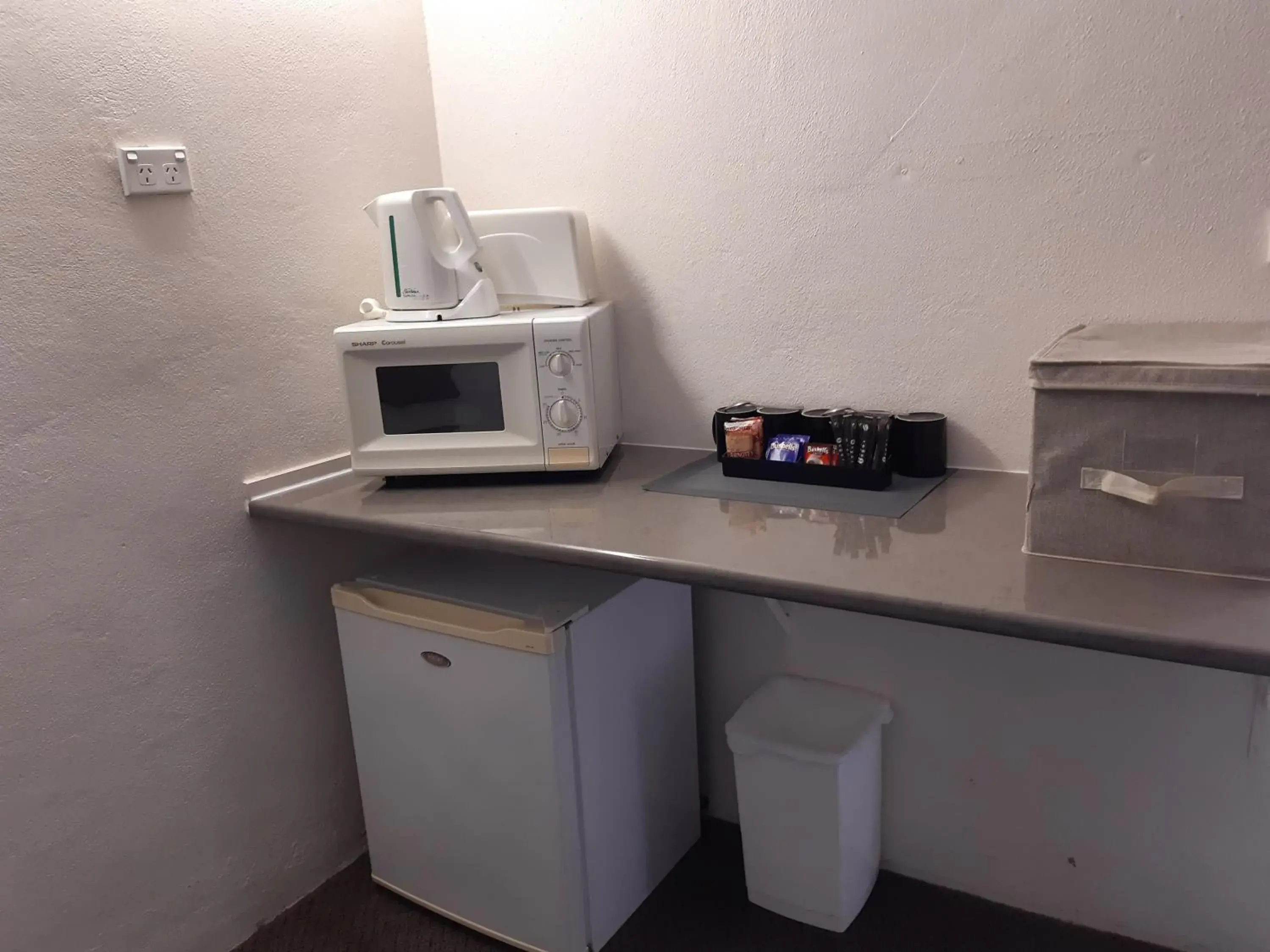 Kitchen/Kitchenette in Inverell Motel