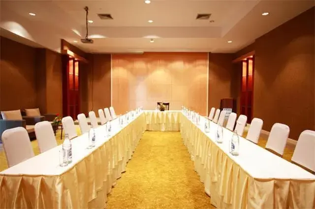 Meeting/conference room in Golden Crown Grand Hotel