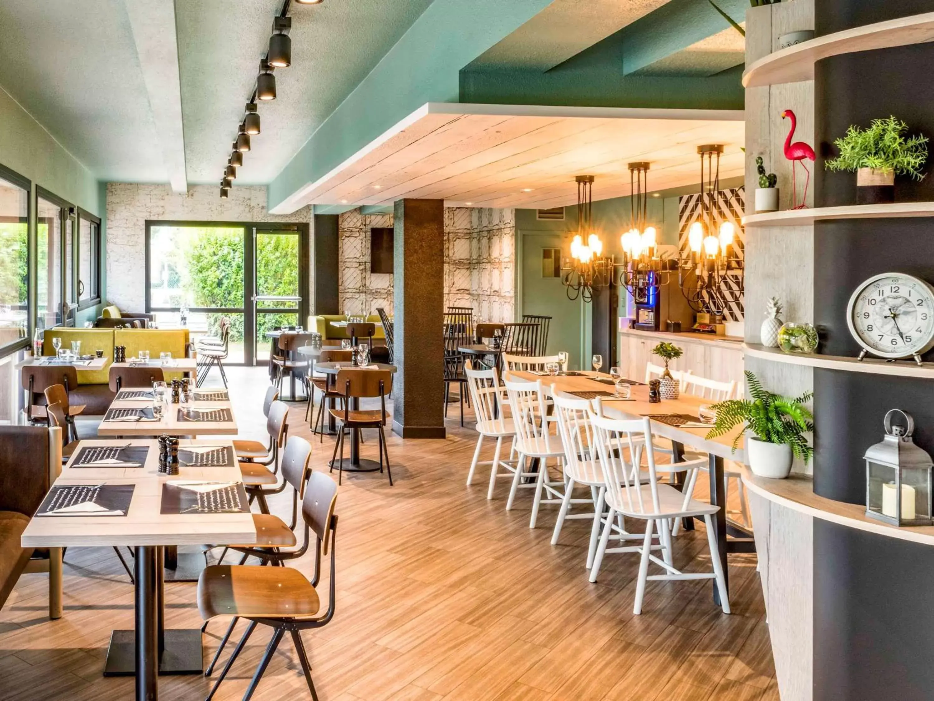 Restaurant/Places to Eat in ibis Creil Sur Oise