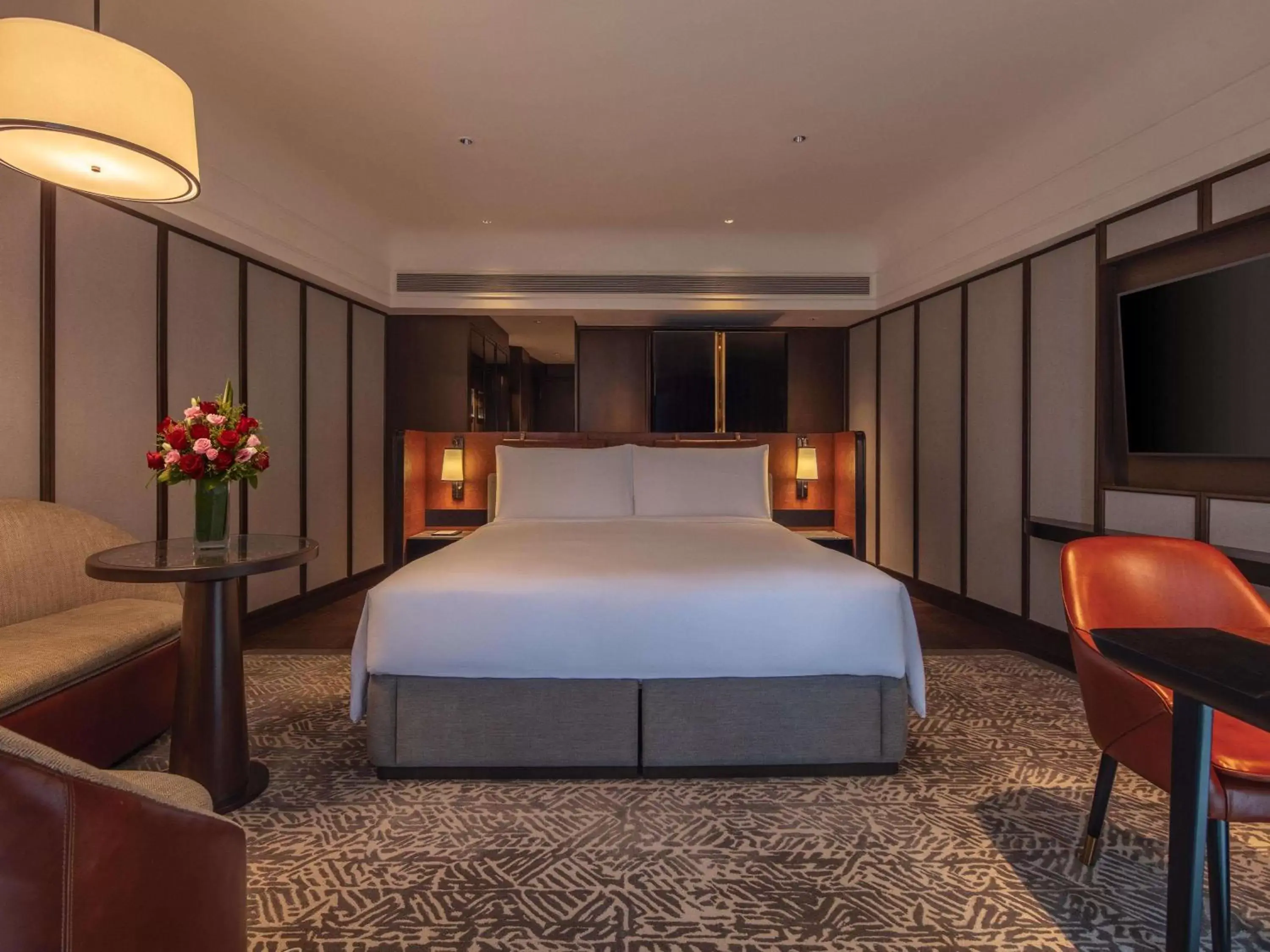 Bedroom, Bed in Fairmont Singapore