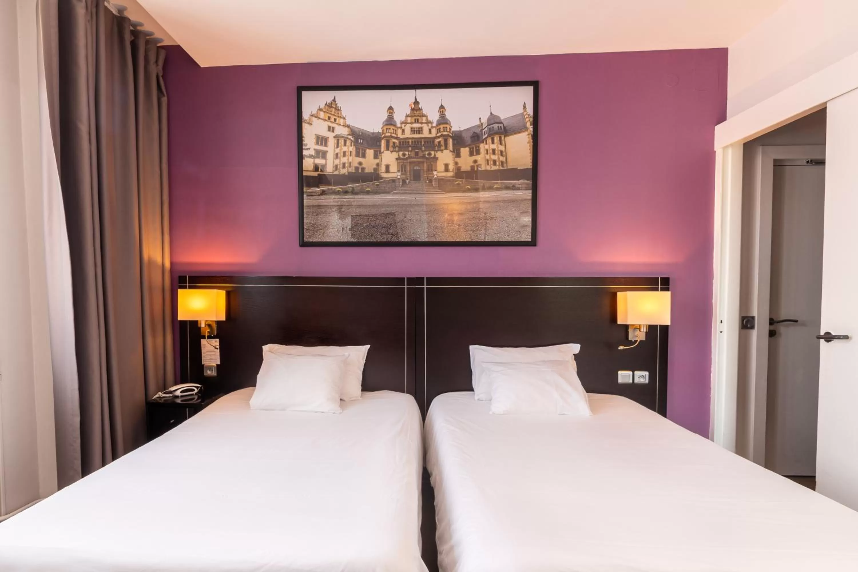 Bed in Hôtel Le Mondon Metz