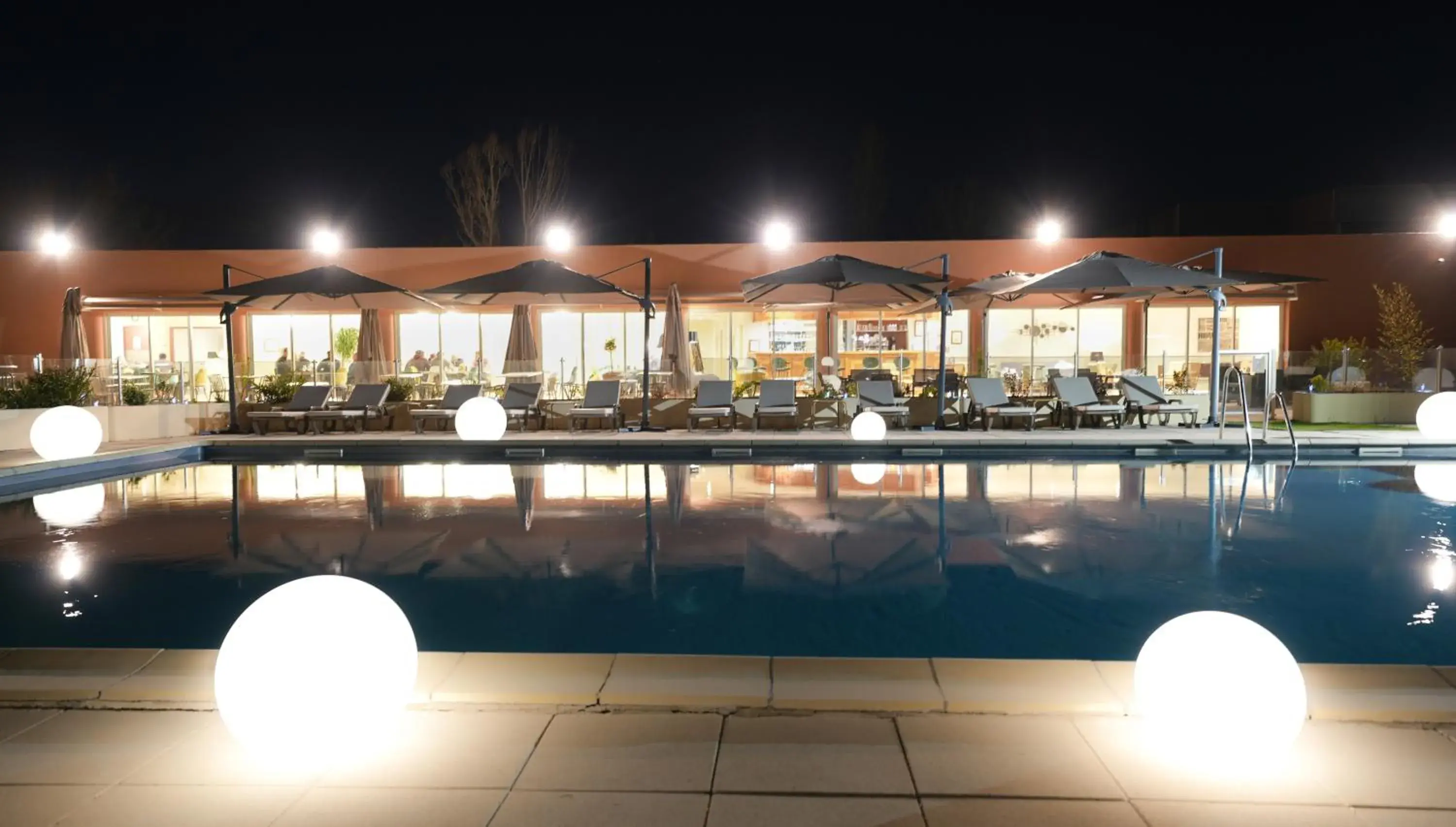 Night, Swimming Pool in Hotel Mount Ventùri - Hotel & Bar & Restaurant