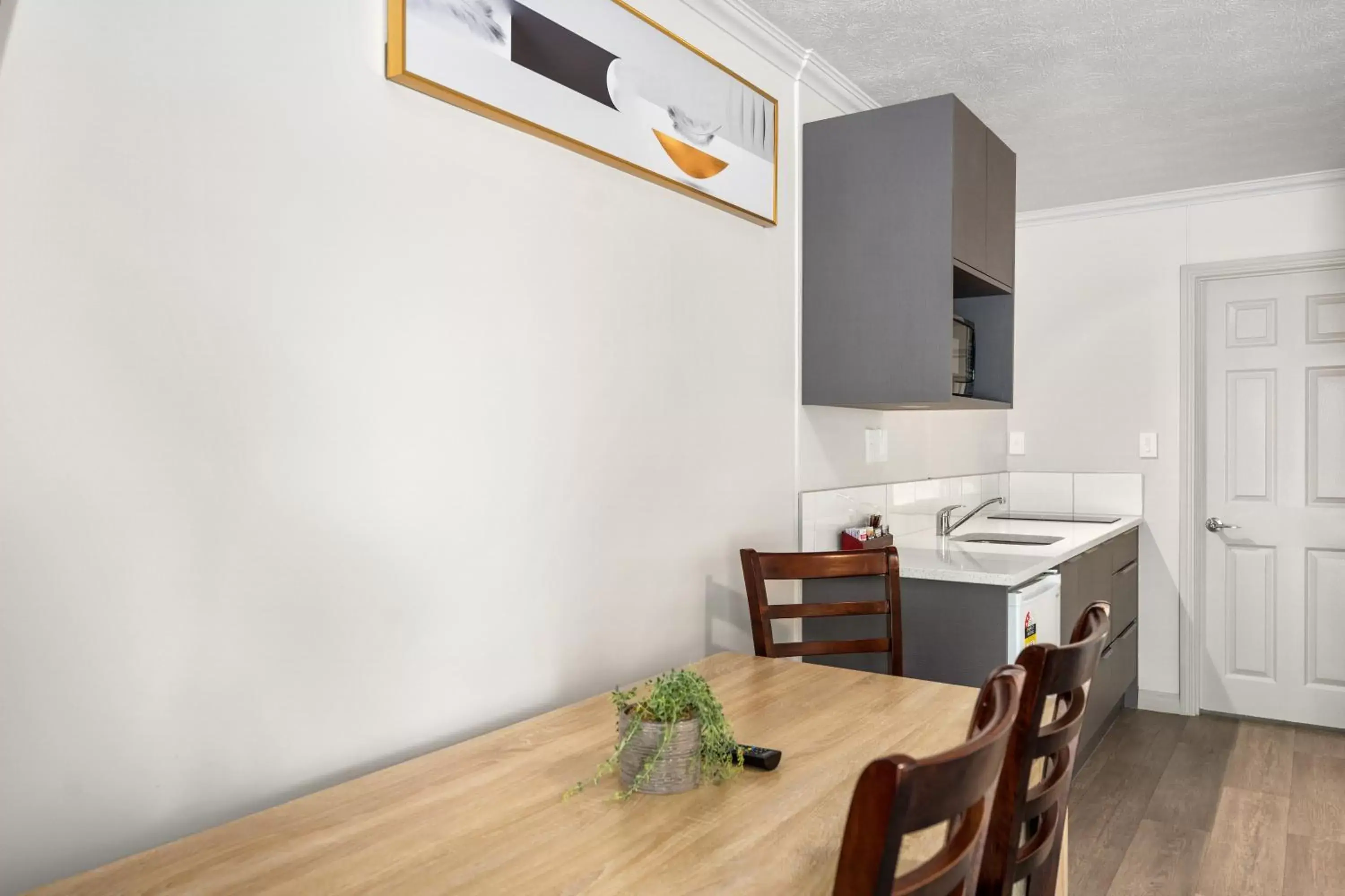 Dining Area in Ashleigh Court Motel