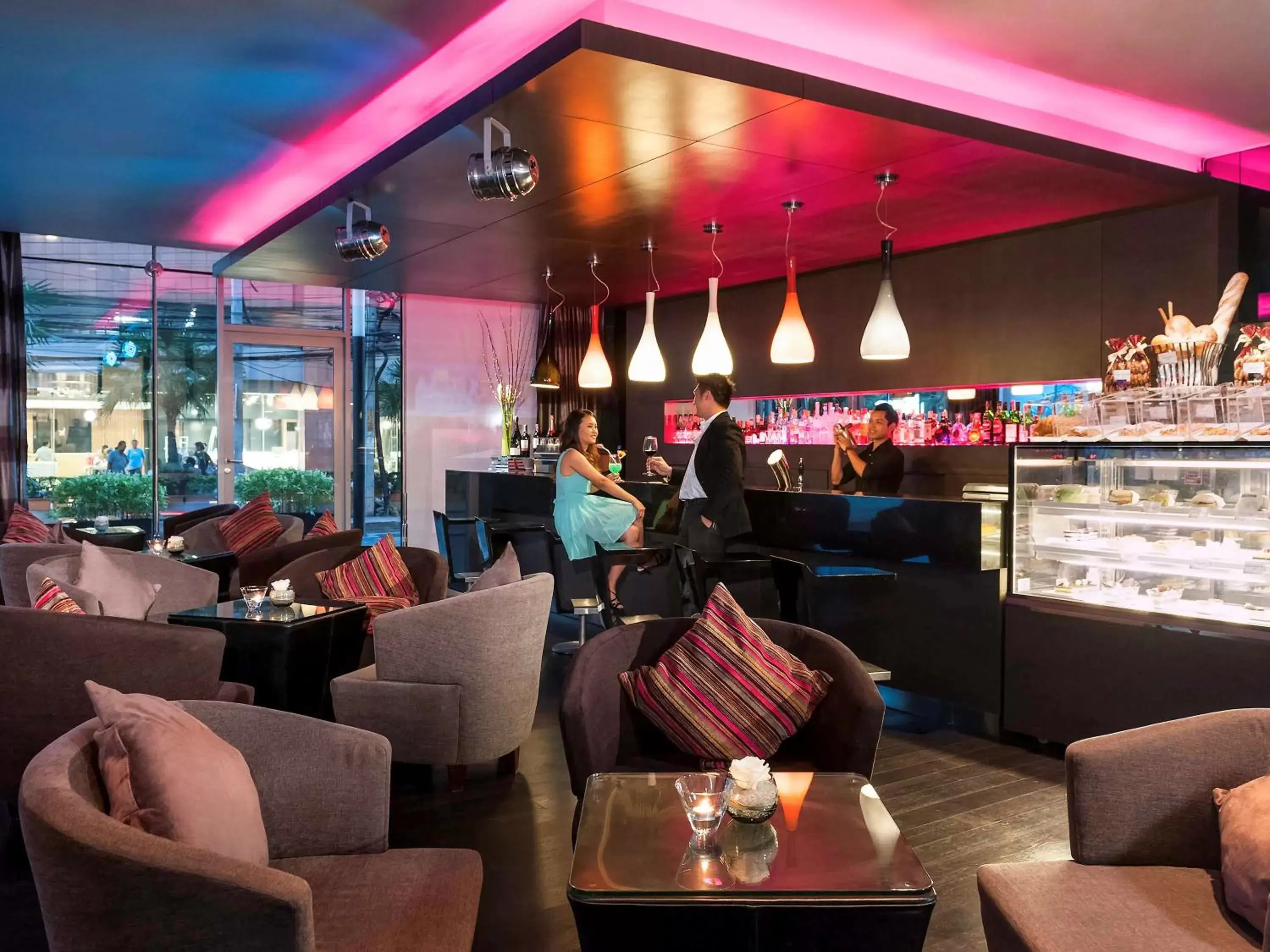 Lounge or bar in Novotel Bangkok Ploenchit Sukhumvit