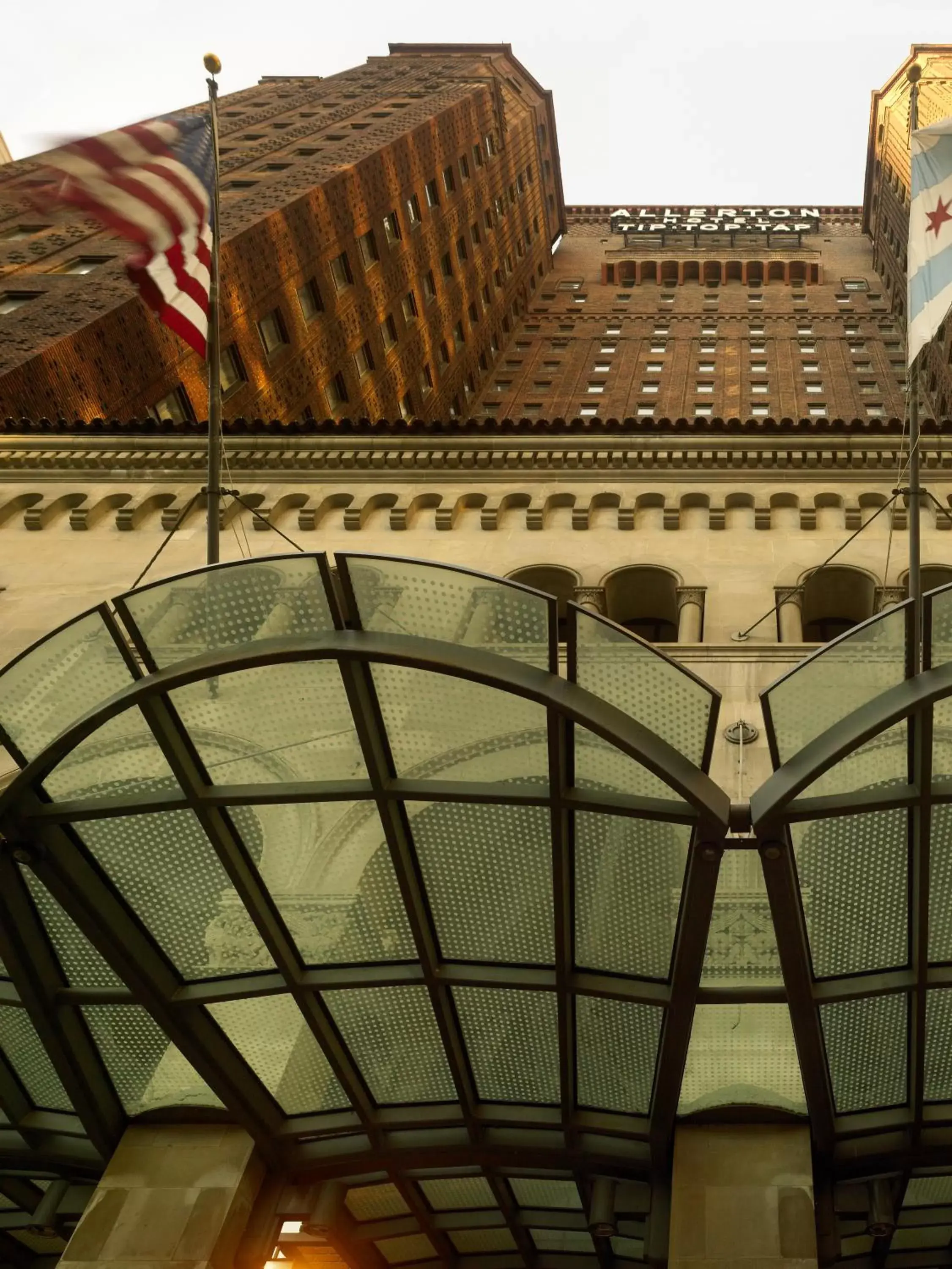 Facade/entrance in Warwick Allerton Chicago Facade/entrance in Warwick Allerton Chicago