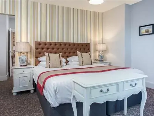 Deluxe Suite in Cockhaven Arms Deluxe Suite in Cockhaven Arms