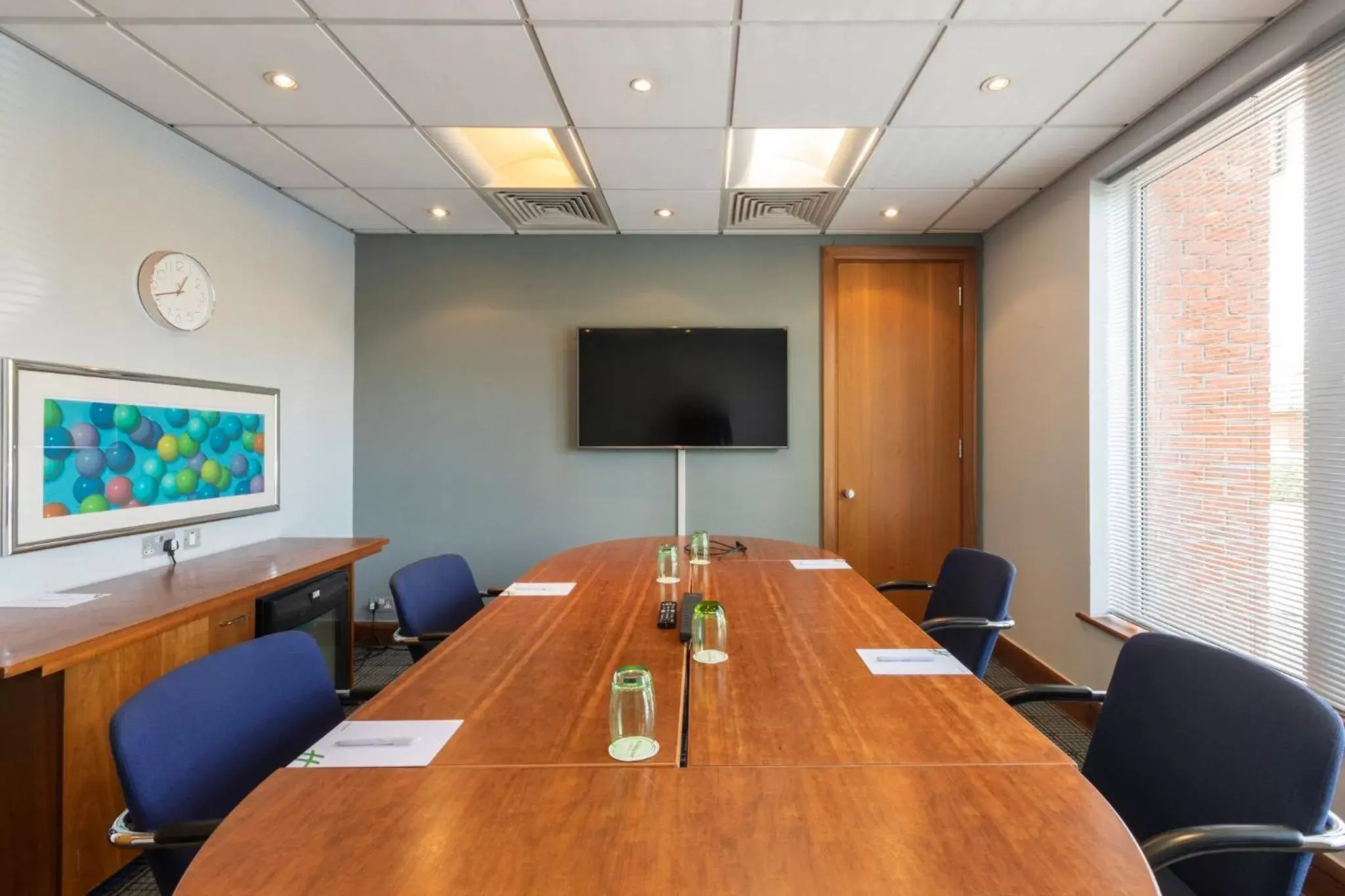 Meeting/conference room in Holiday Inn Guildford, an IHG Hotel