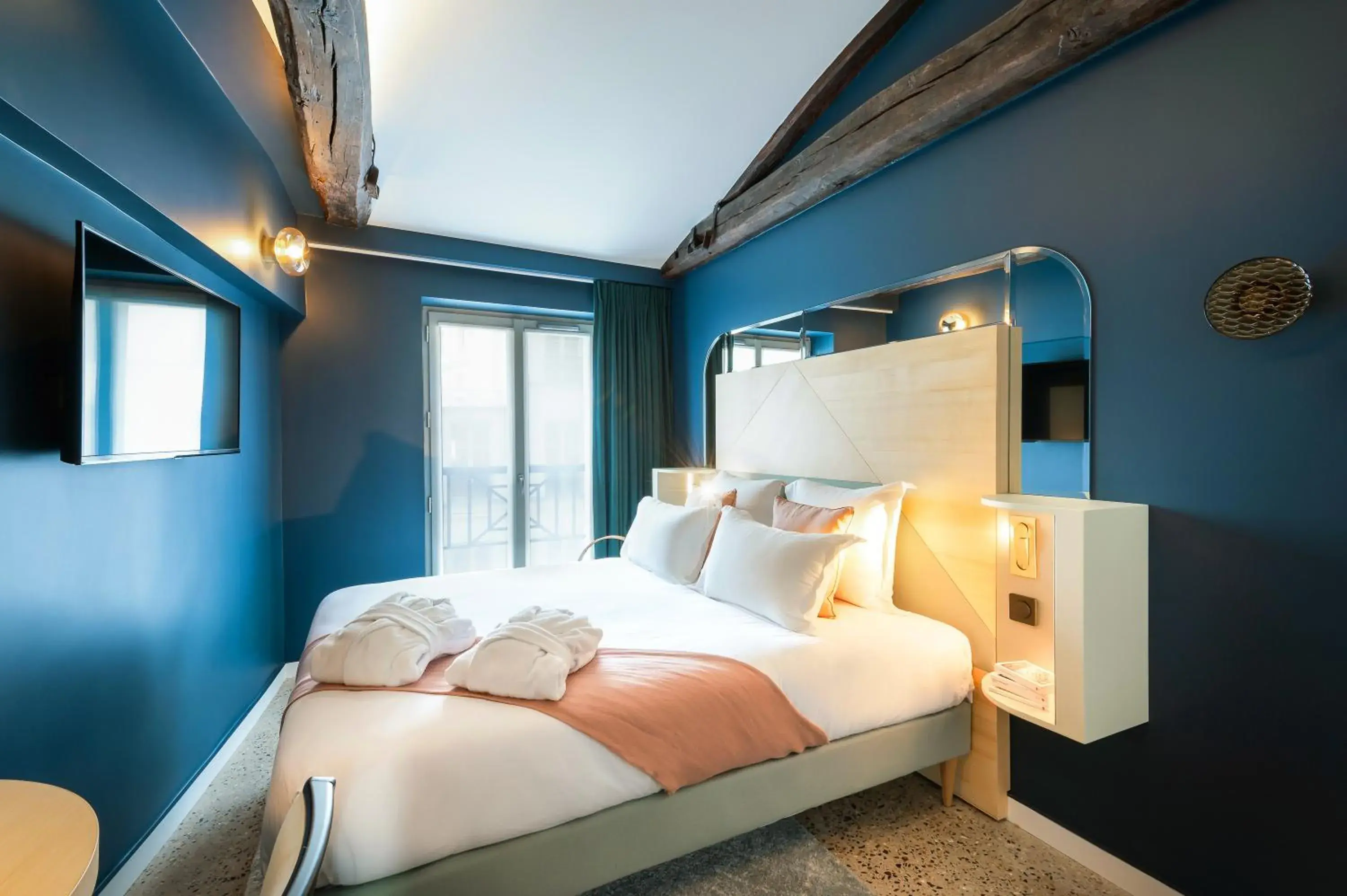 Bedroom, Bed in Hôtel Amoi Paris