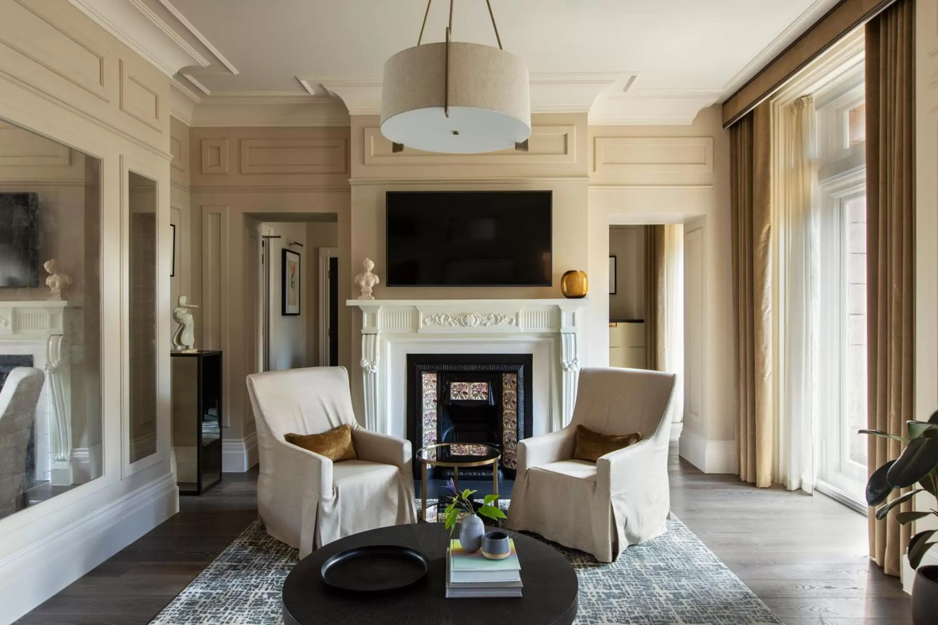 Living room, Seating Area in Kimpton - Fitzroy London, an IHG Hotel