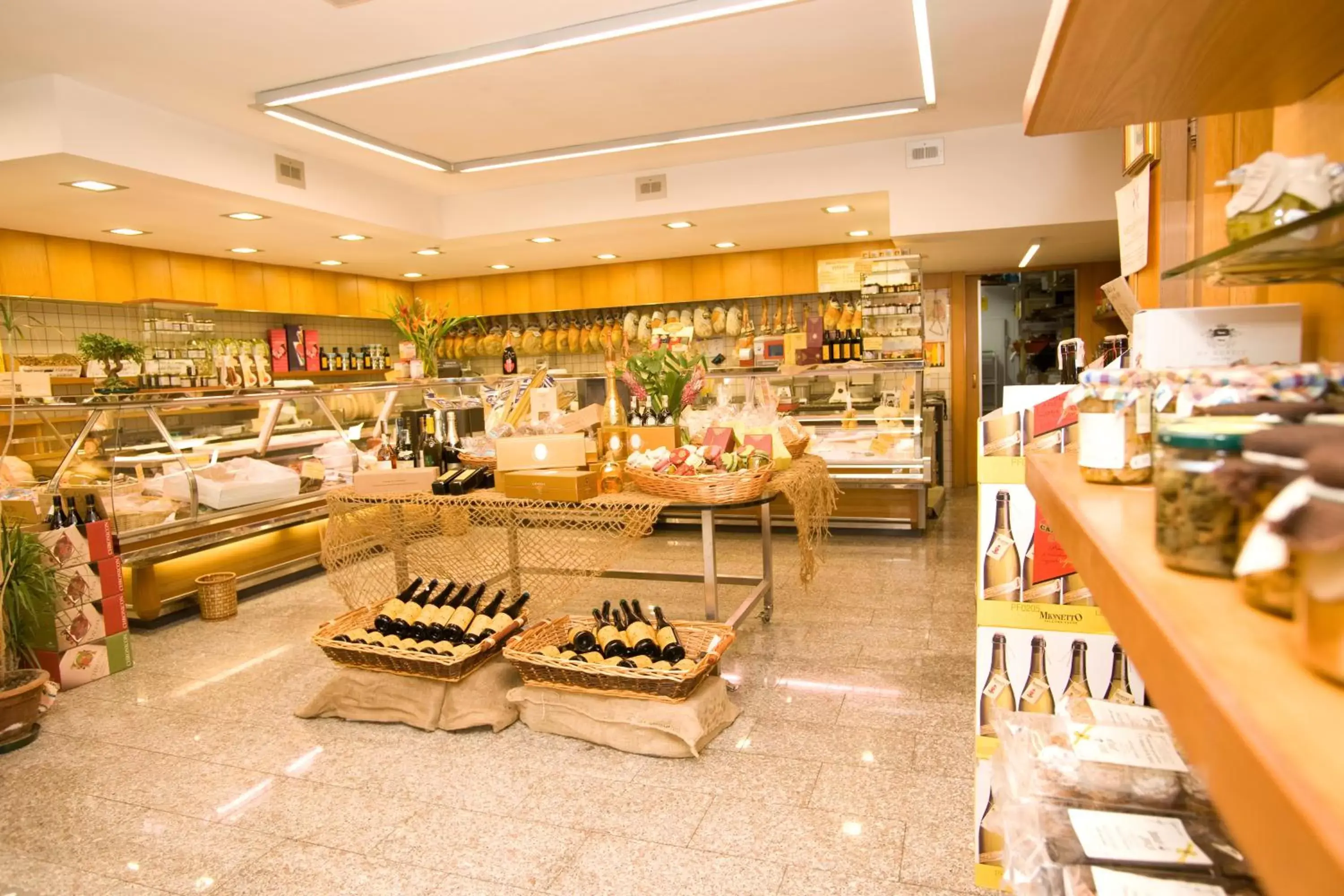 Nearby landmark, Restaurant/Places to Eat in La Locanda di Gino