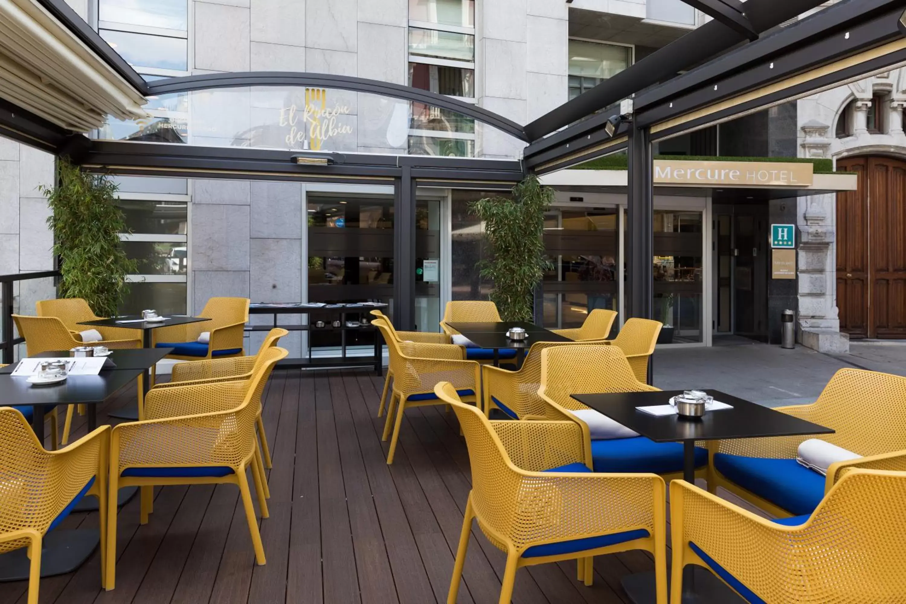 Balcony/Terrace, Restaurant/Places to Eat in Hotel Mercure Jardines de Albia