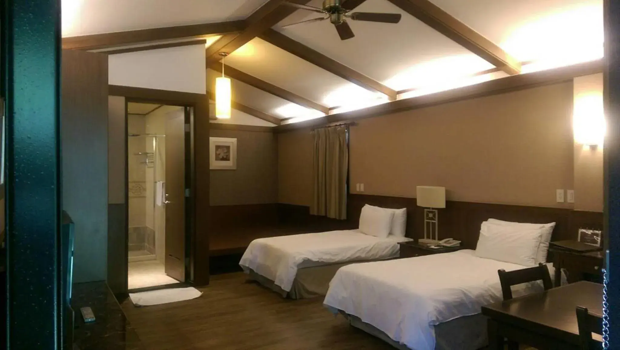 Photo of the whole room, Bed in Great Roots Forestry Spa Resort