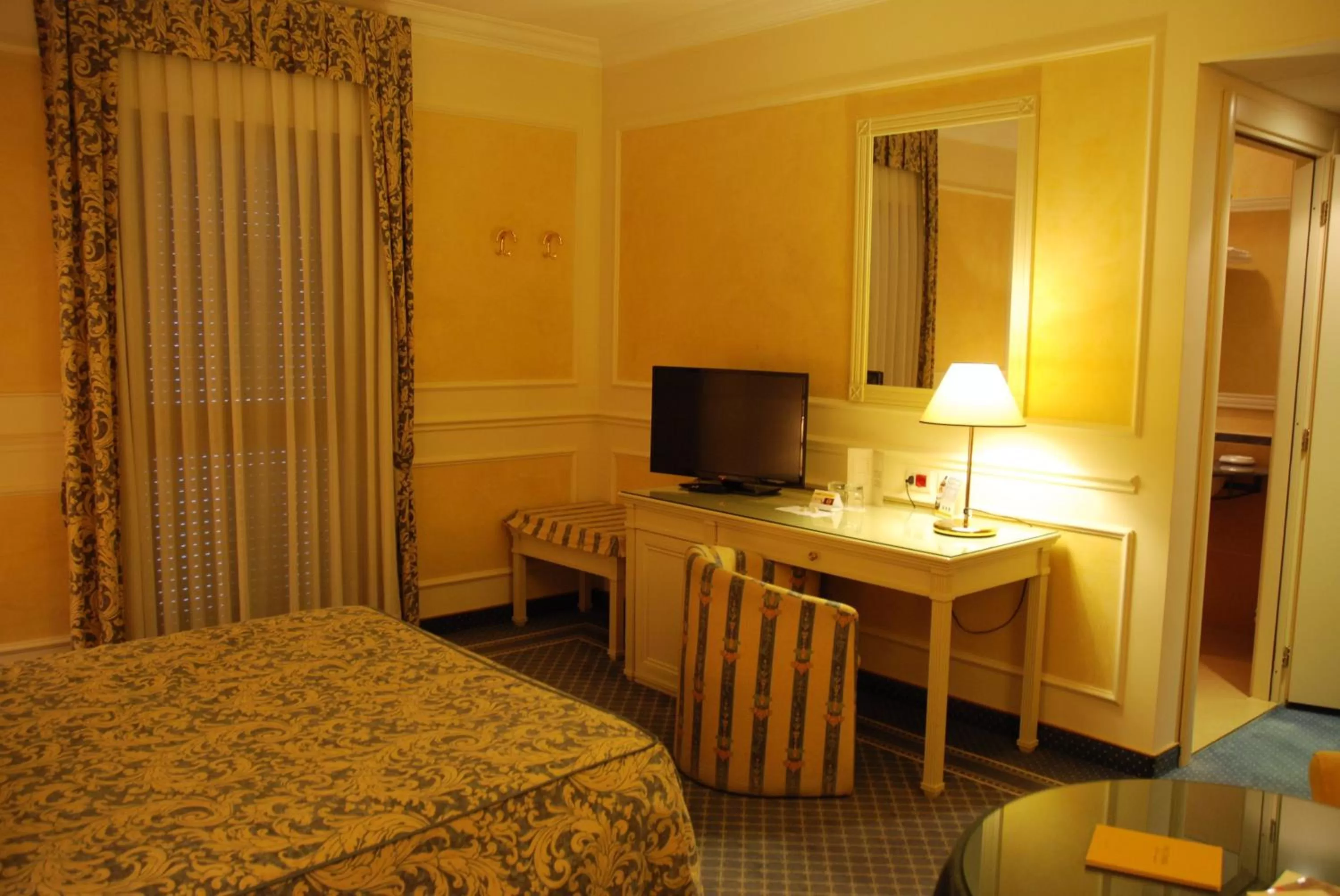 Photo of the whole room, Bed in Hotel Continental Brescia