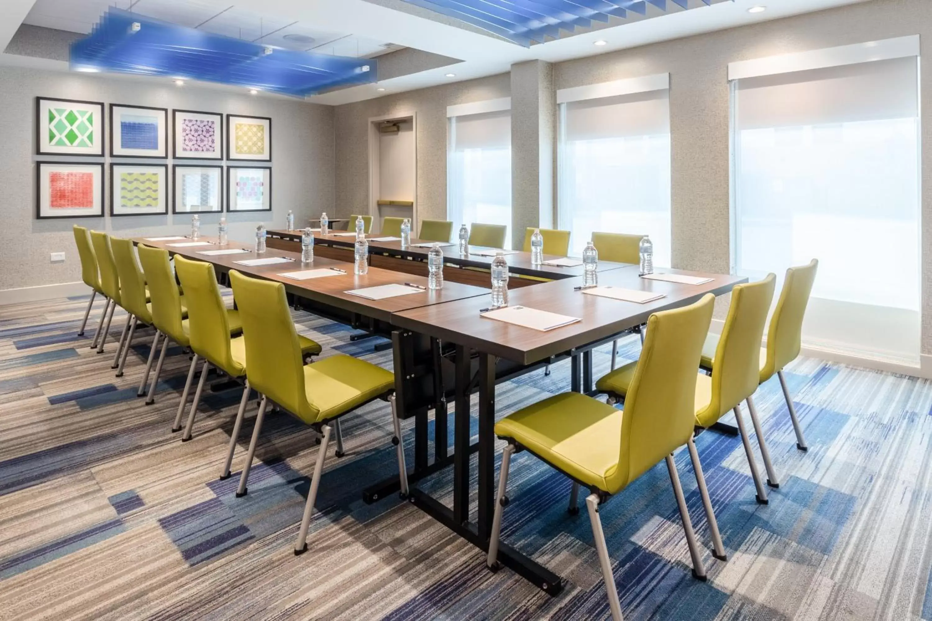 Meeting/conference room in Holiday Inn Express & Suites Chicago-Midway Airport, an IHG Hotel