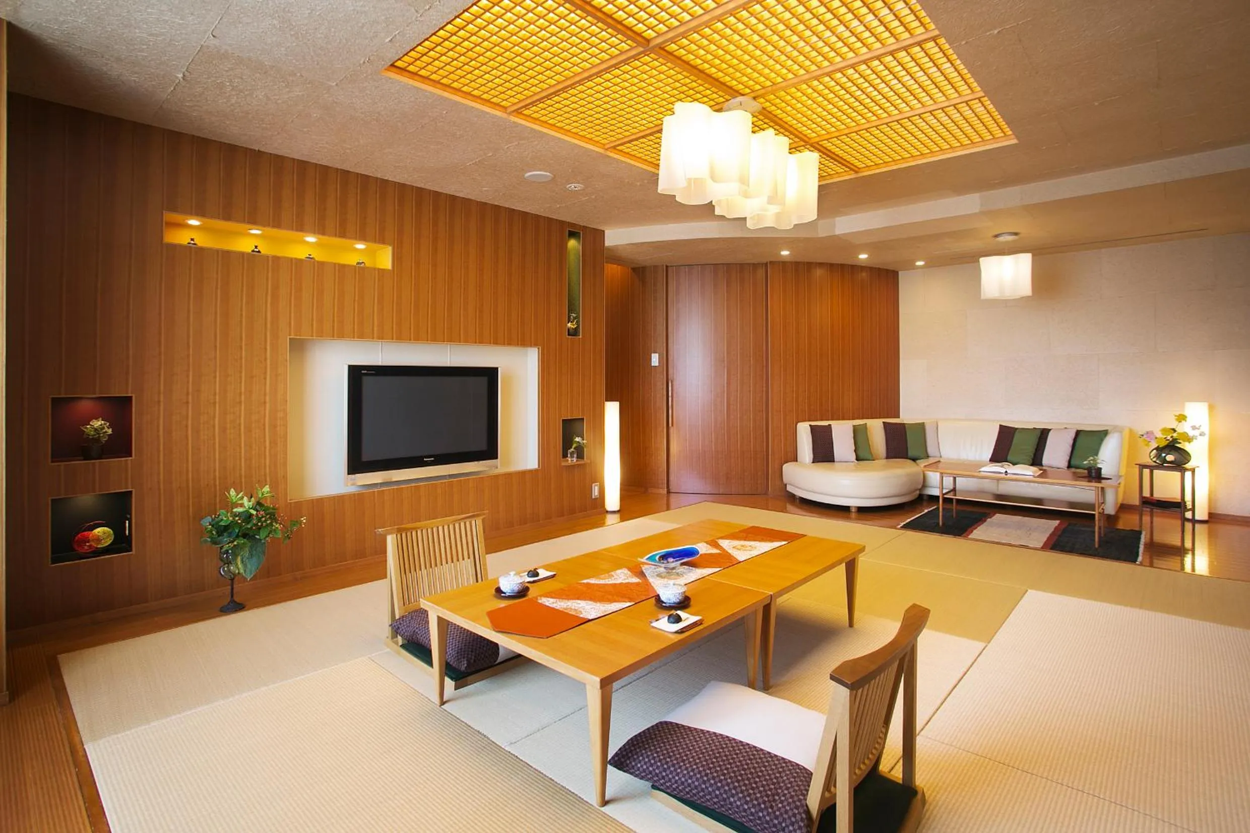 TV and multimedia in Honjin Hiranoya Kachoan